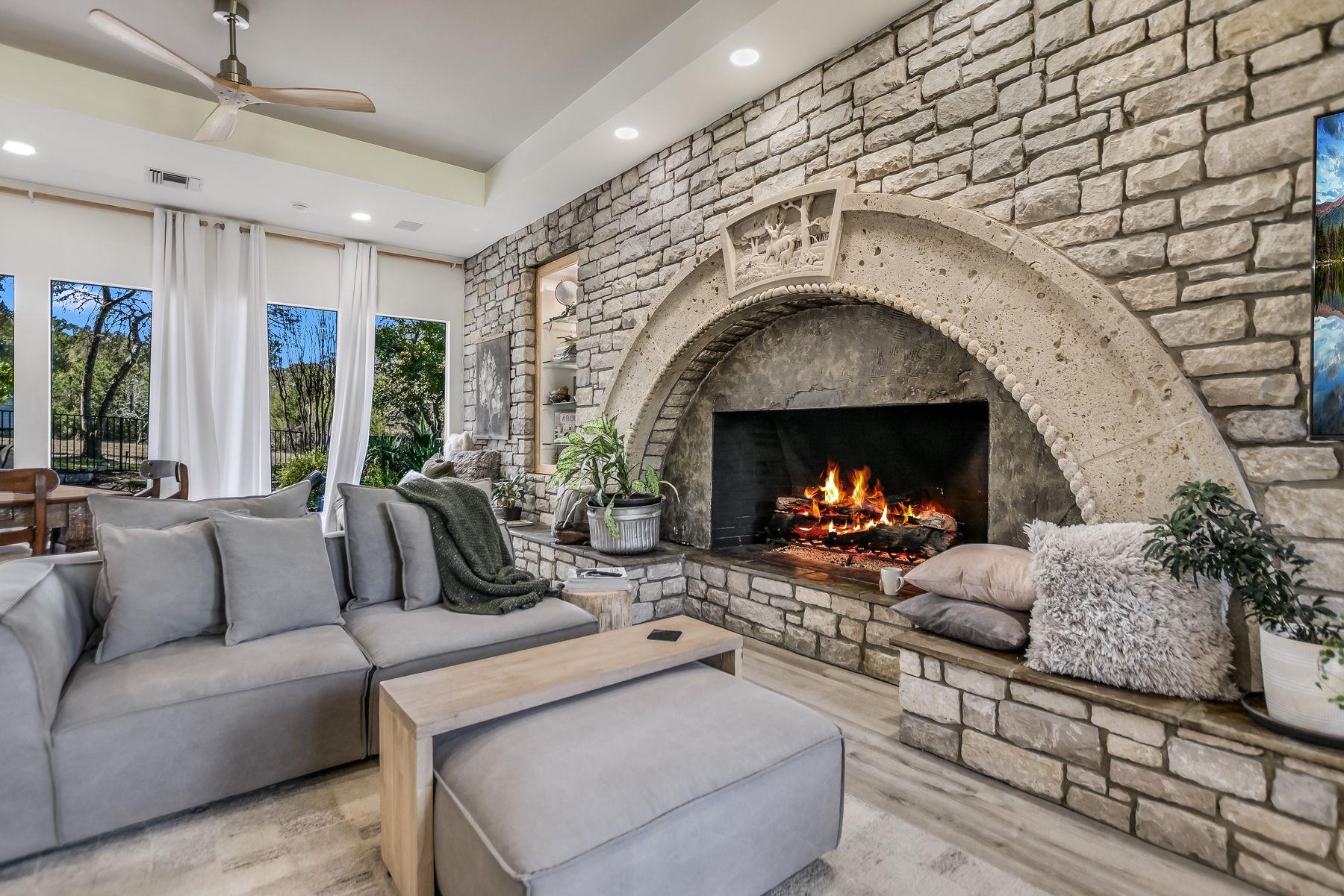 101 Bedford Dr, Spicewood, TX 78669