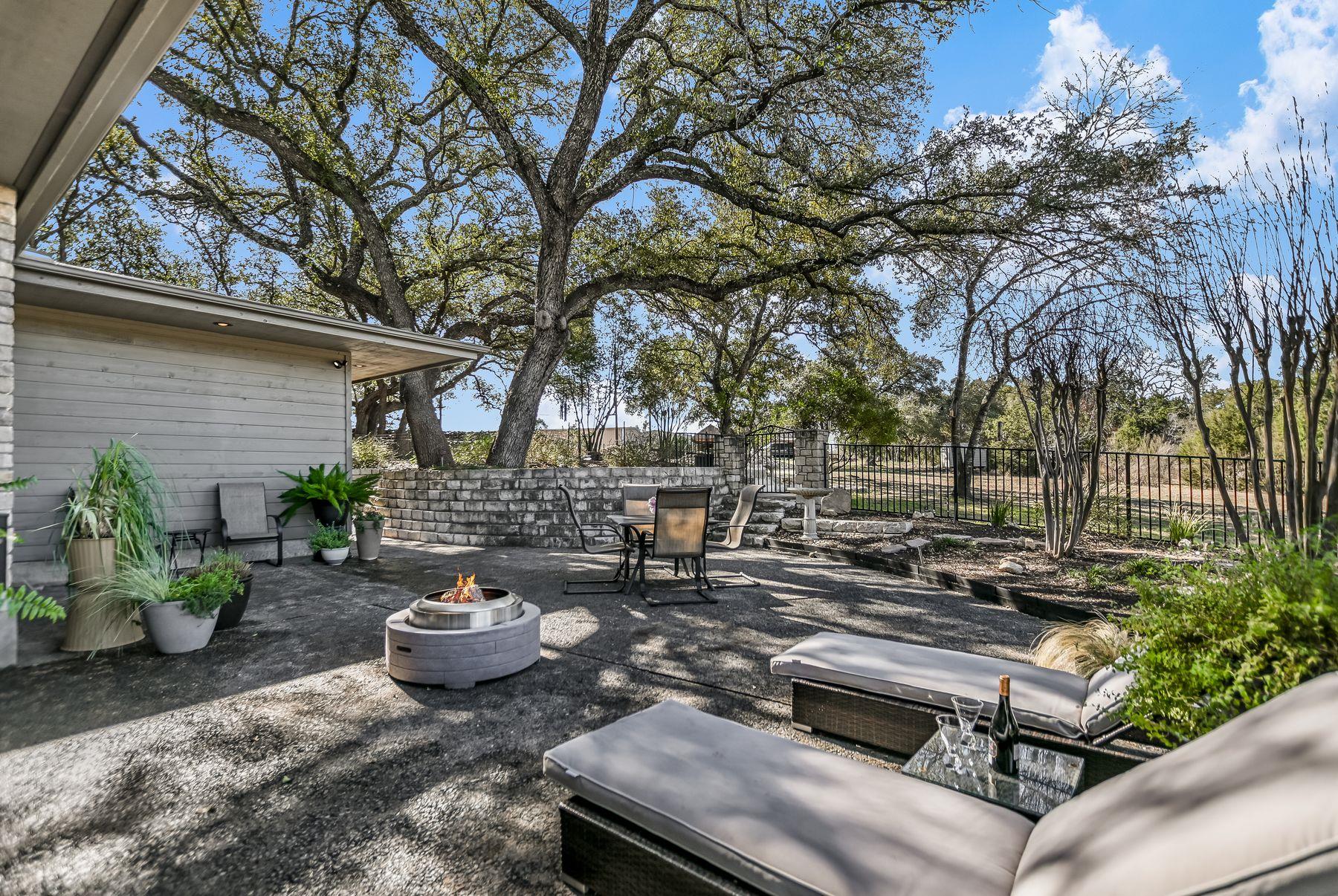 101 Bedford Dr, Spicewood, TX 78669
