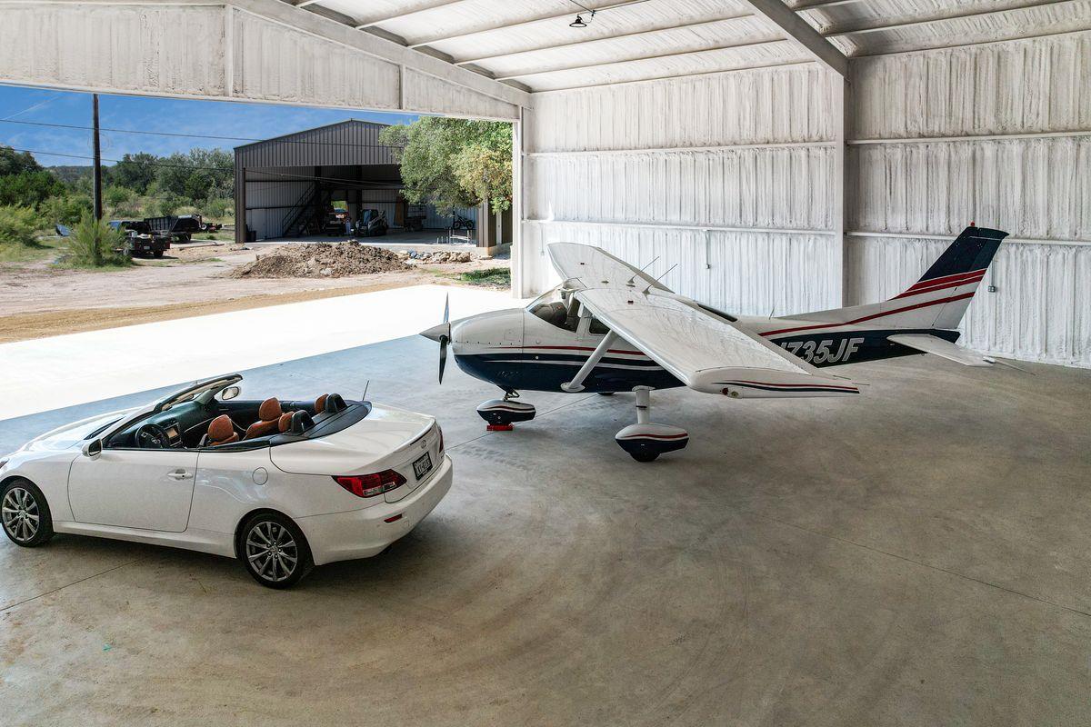 101 Bedford Dr, Spicewood, TX 78669