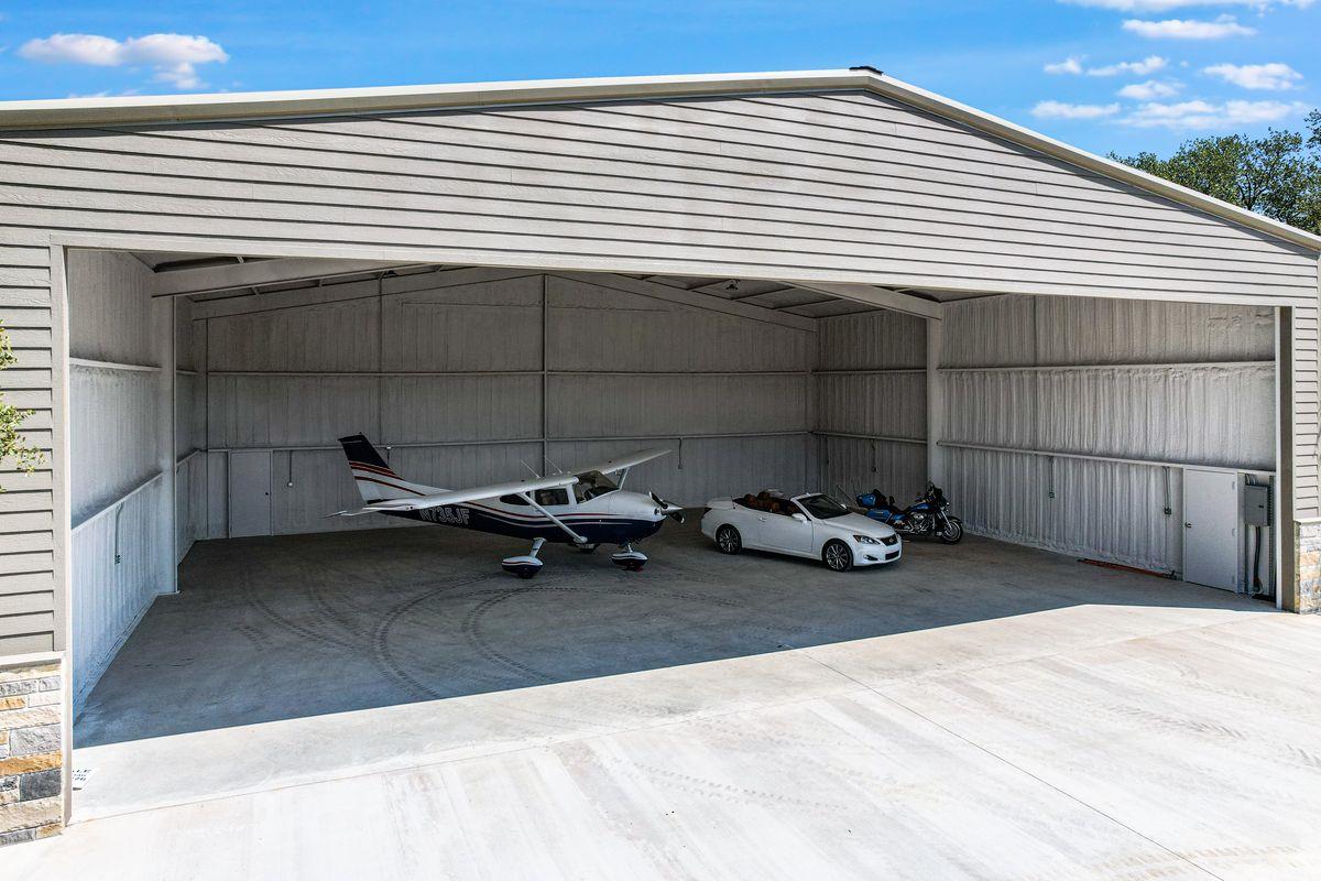 101 Bedford Dr, Spicewood, TX 78669