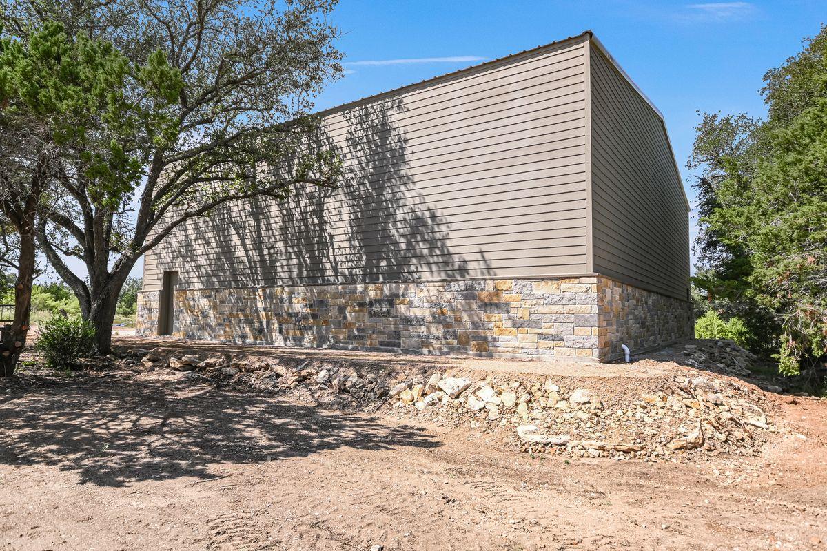 101 Bedford Dr, Spicewood, TX 78669