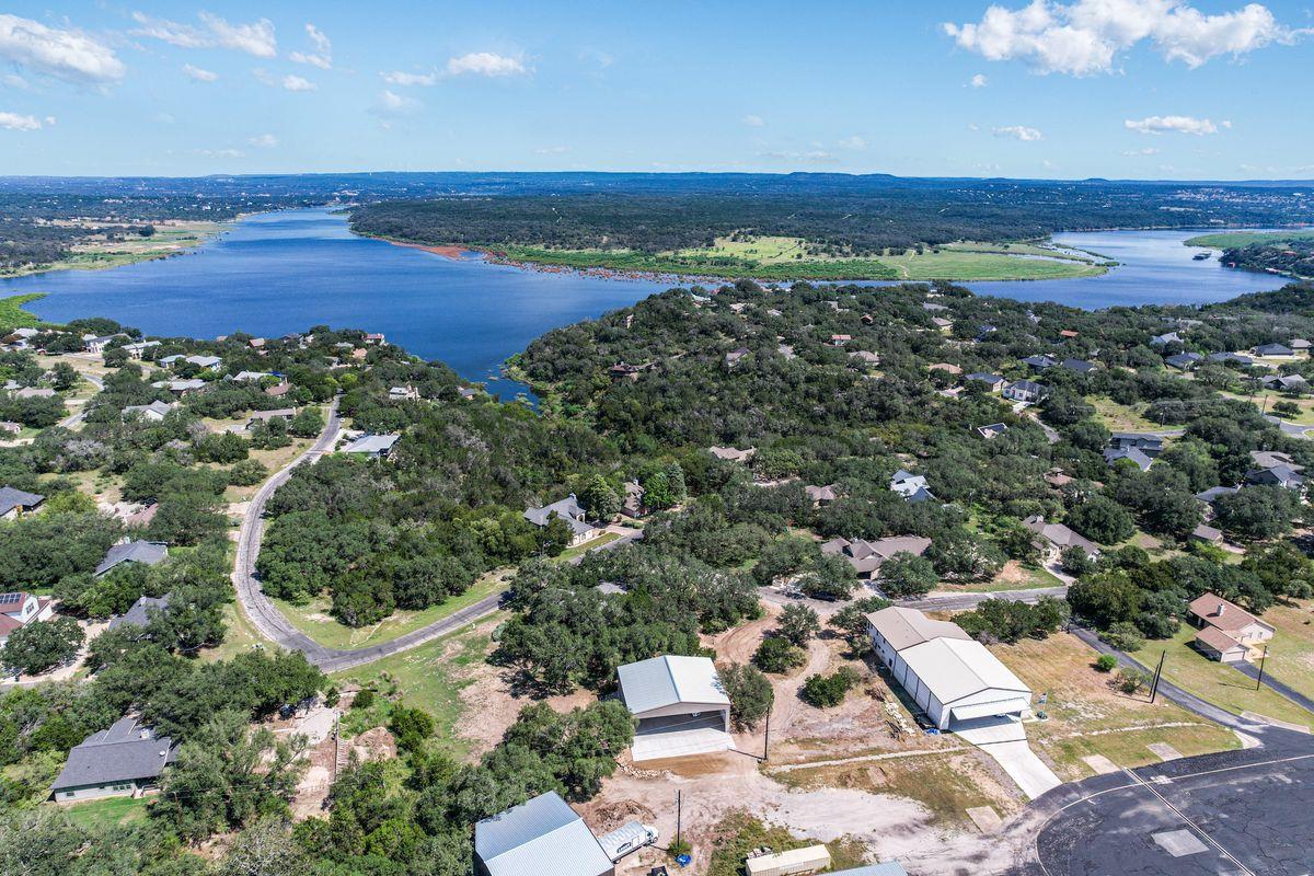 101 Bedford Dr, Spicewood, TX 78669