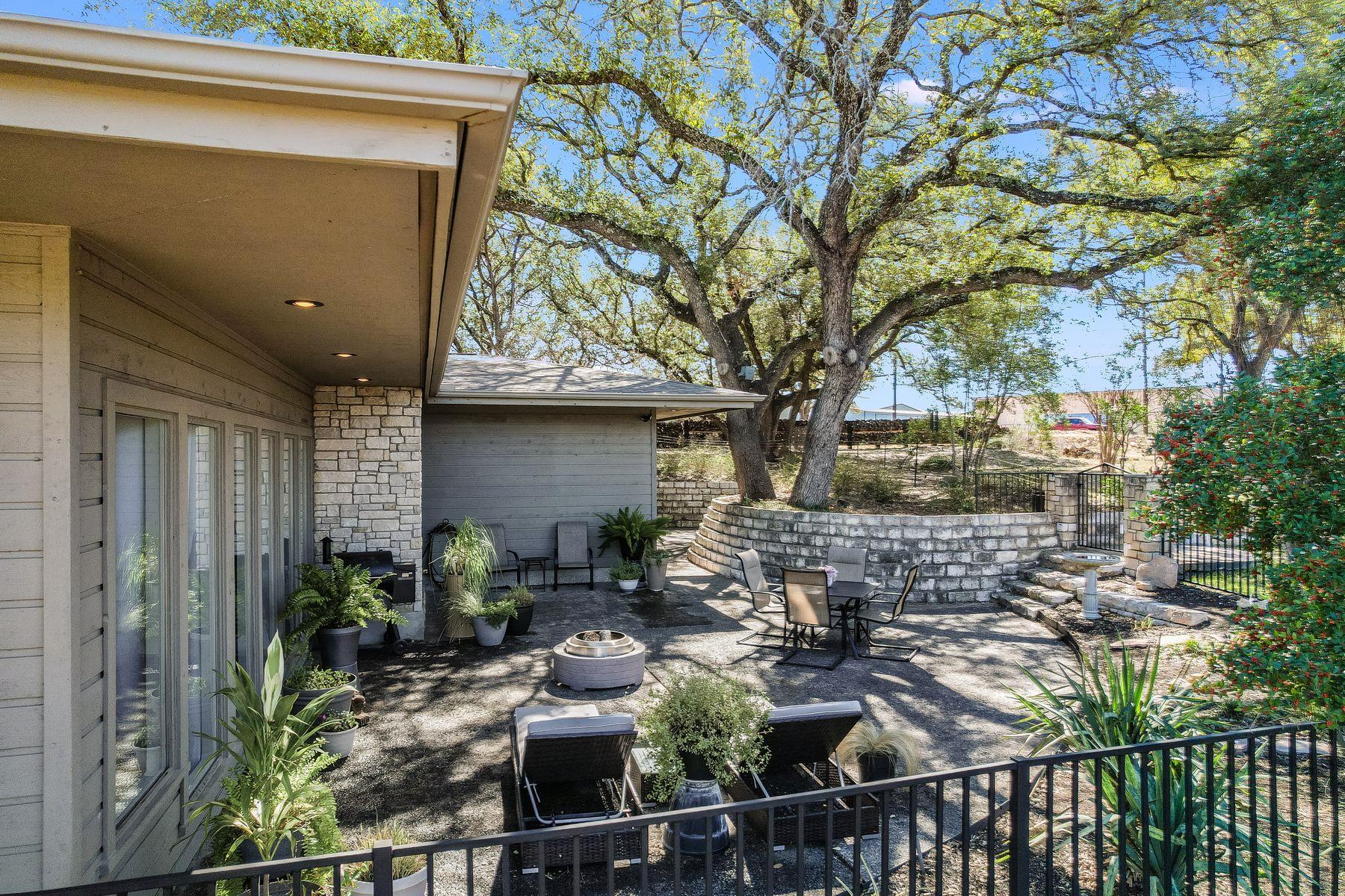 101 Bedford Dr, Spicewood, TX 78669