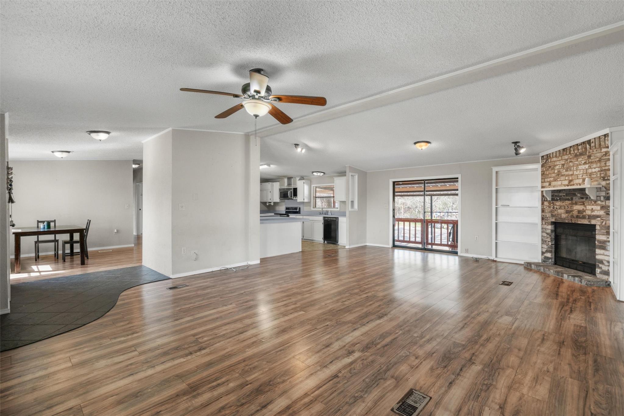 172 Hershal Ln, Cedar Creek, TX 78612