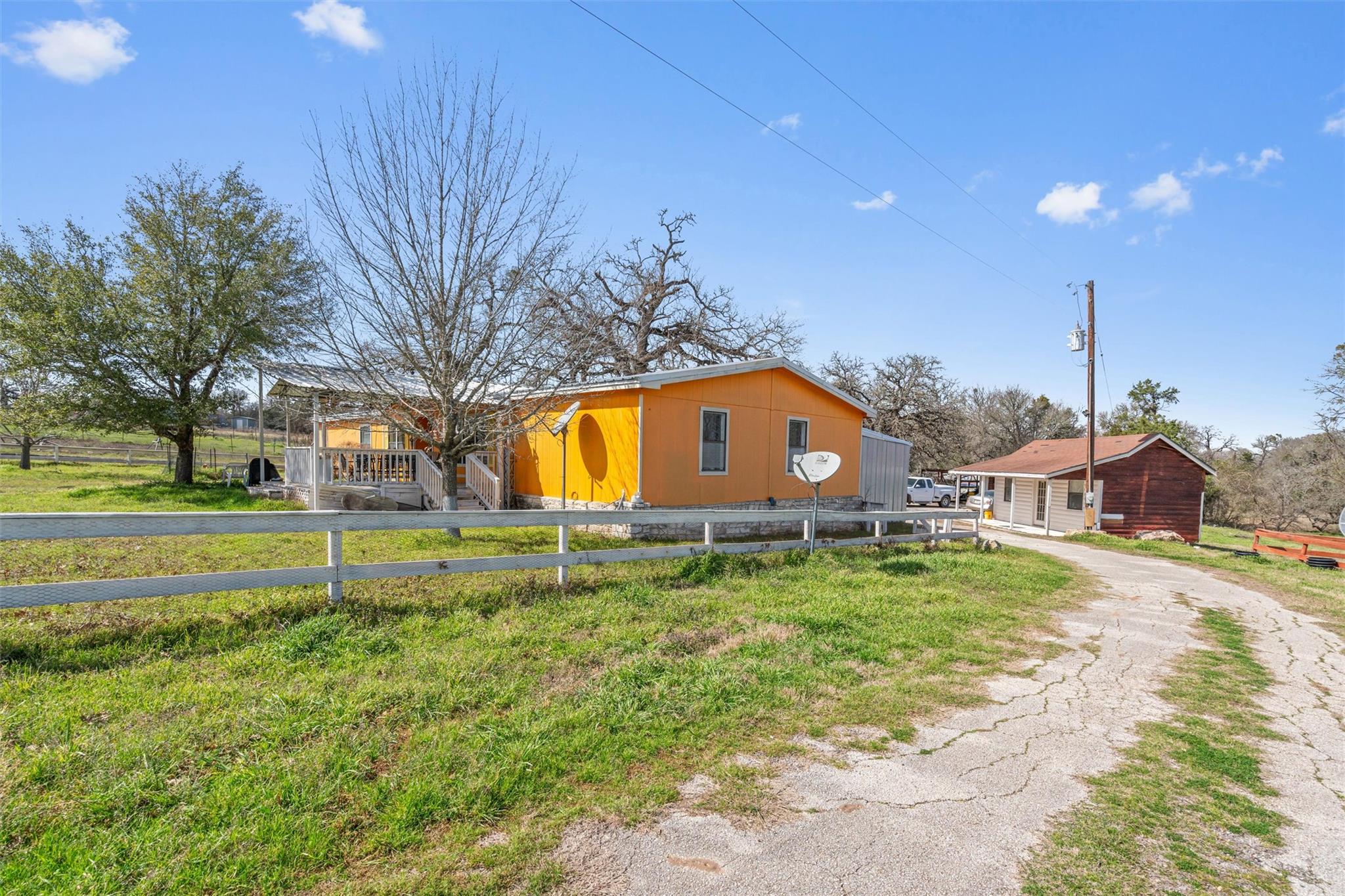 172 Hershal Ln, Cedar Creek, TX 78612