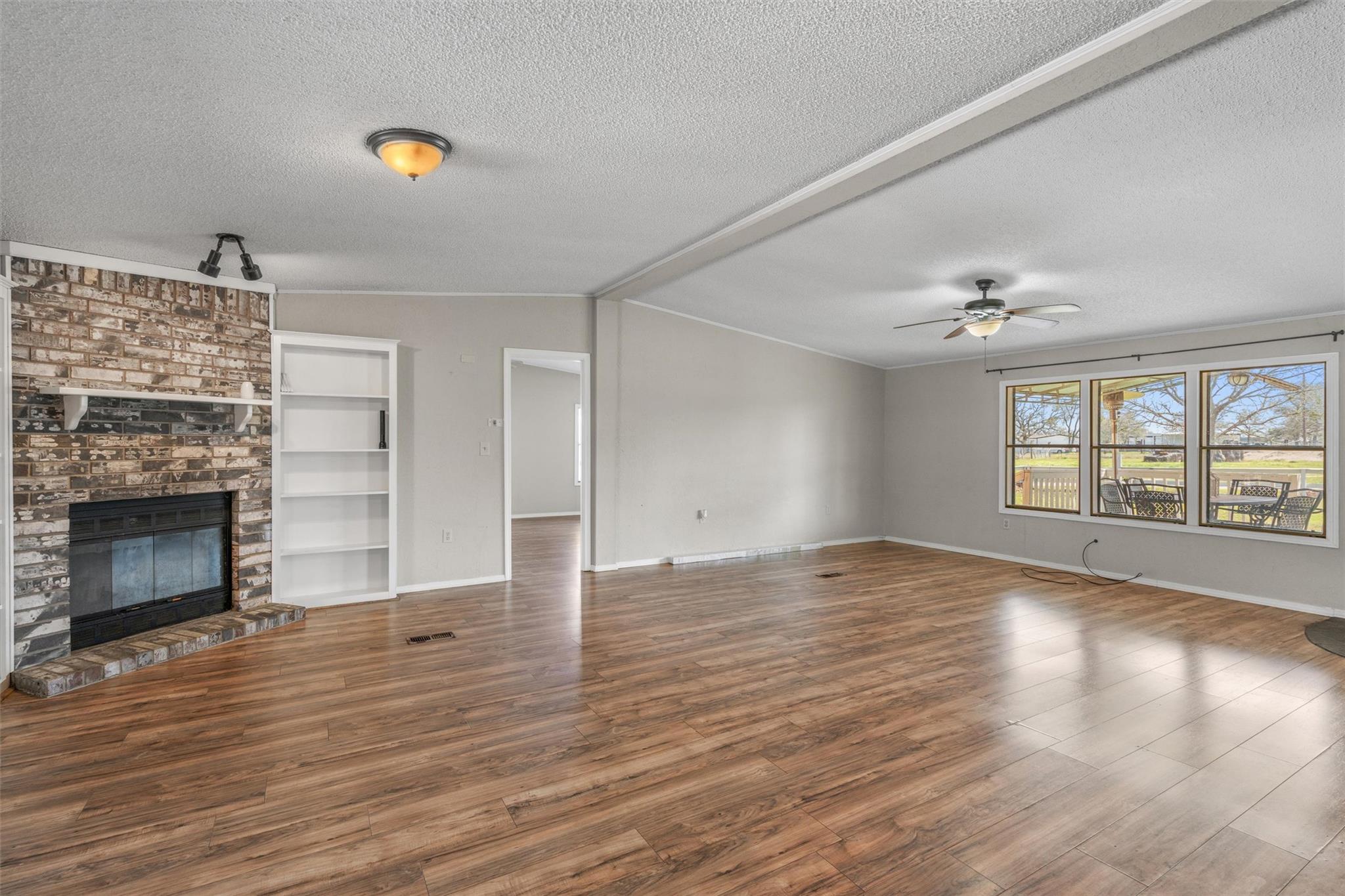 172 Hershal Ln, Cedar Creek, TX 78612