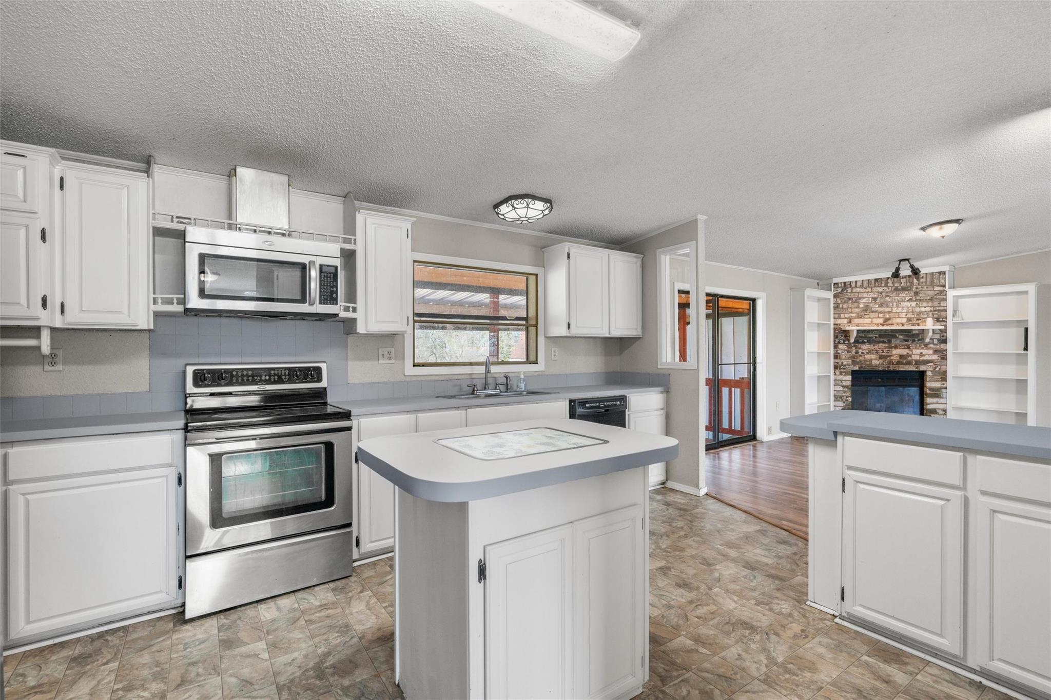 172 Hershal Ln, Cedar Creek, TX 78612