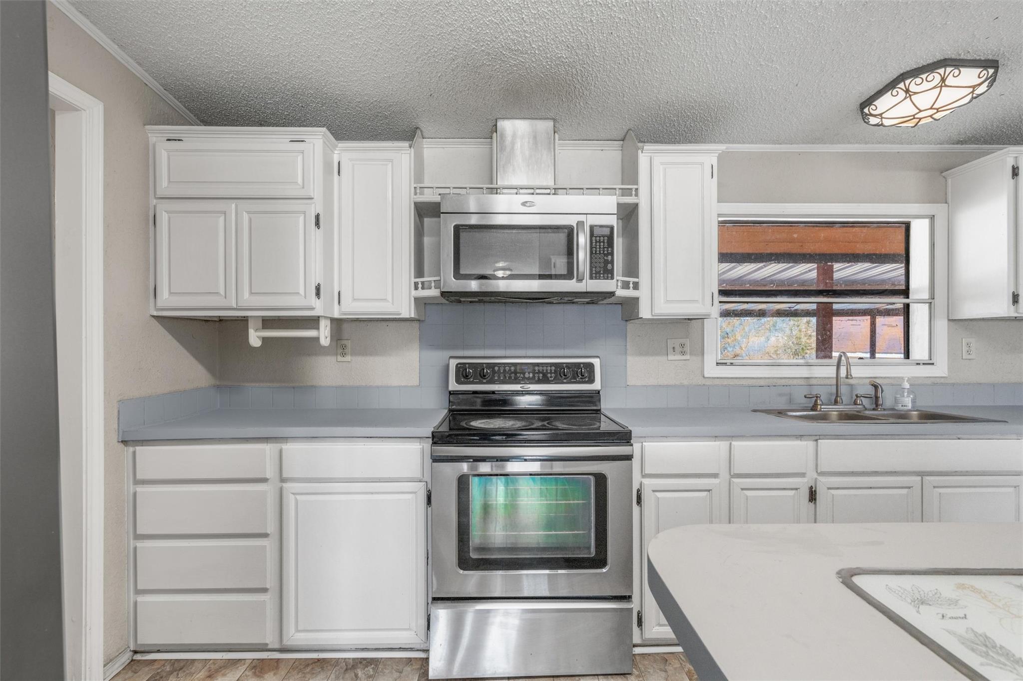 172 Hershal Ln, Cedar Creek, TX 78612