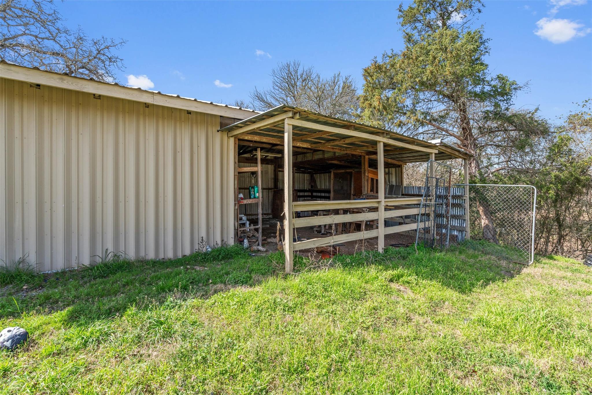 172 Hershal Ln, Cedar Creek, TX 78612