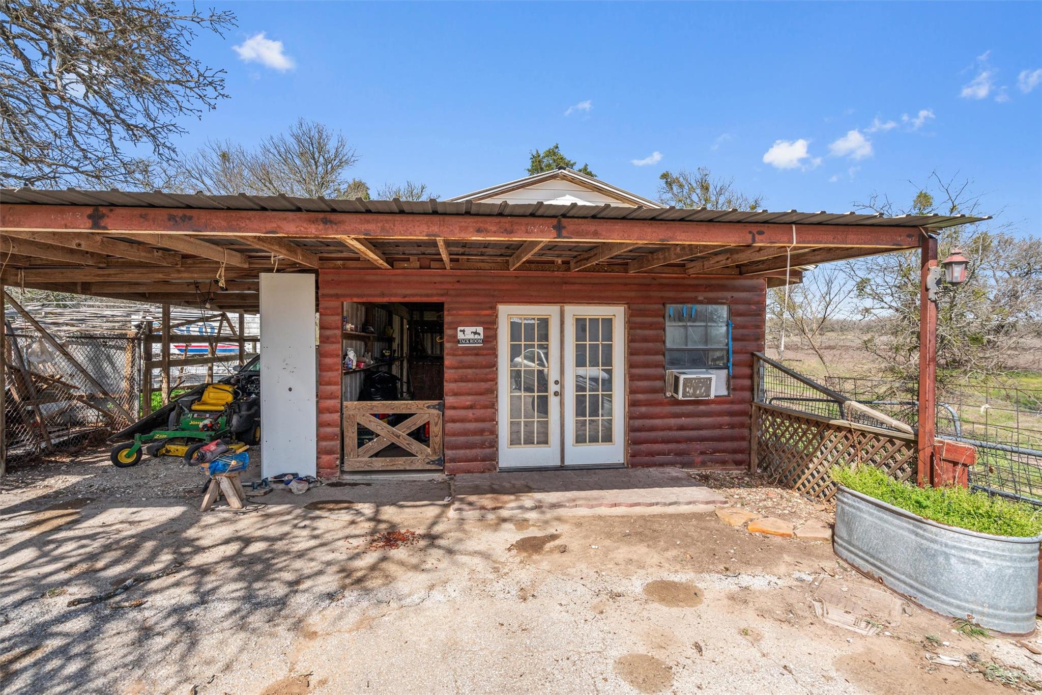 172 Hershal Ln, Cedar Creek, TX 78612