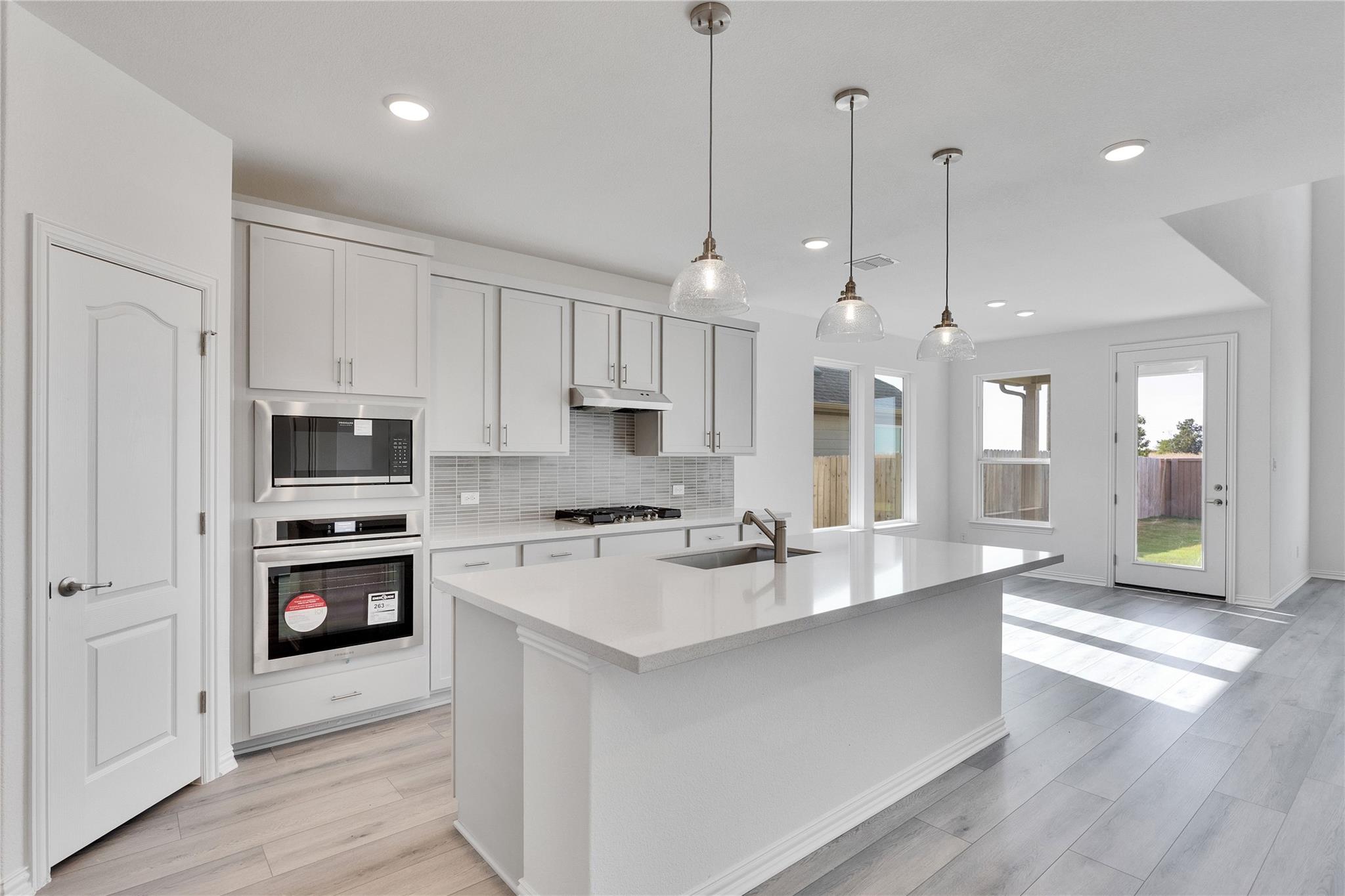 513 Teasley Dr, Taylor, TX 76574