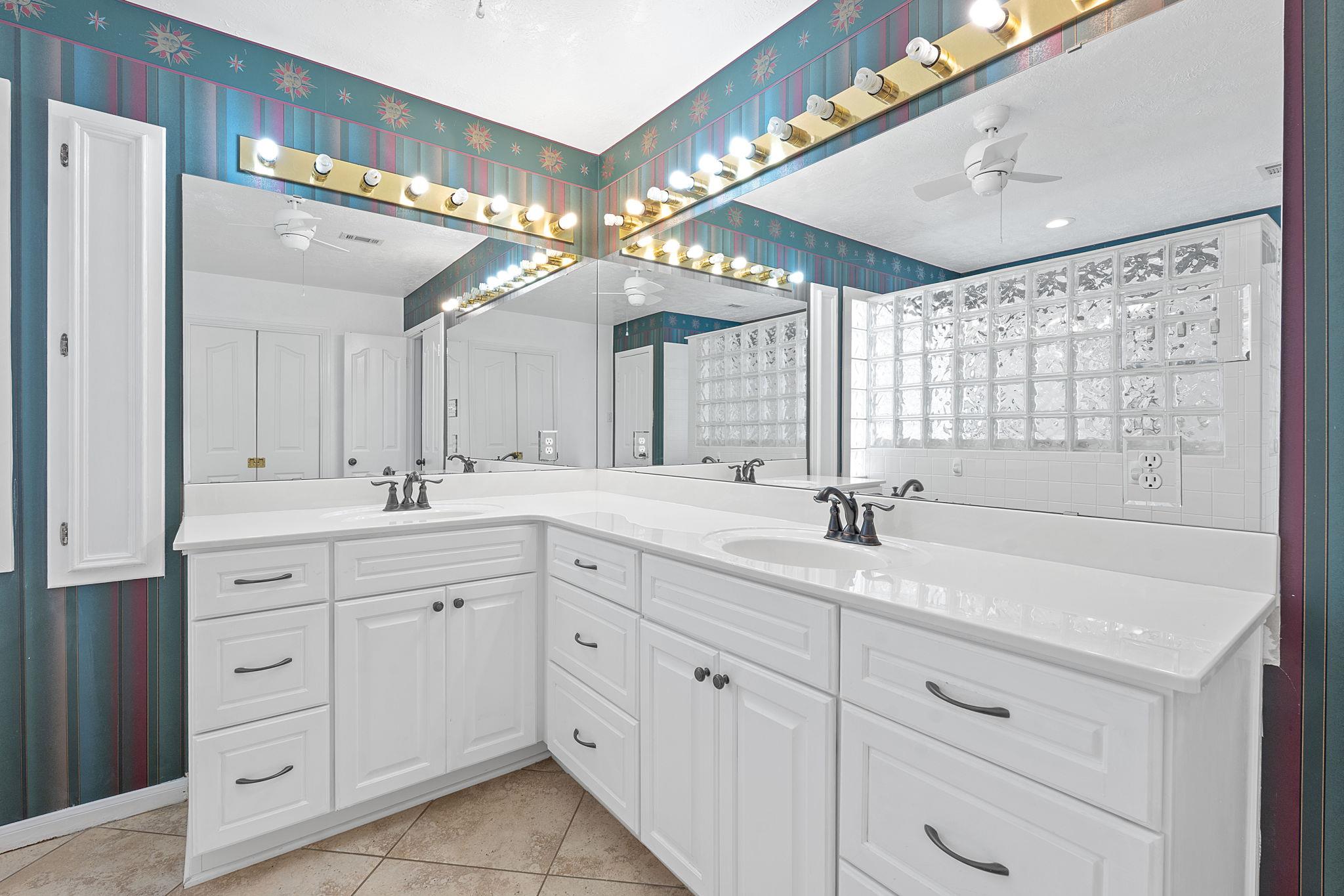 20531 Highland Lake Dr, Lago Vista, TX 78645