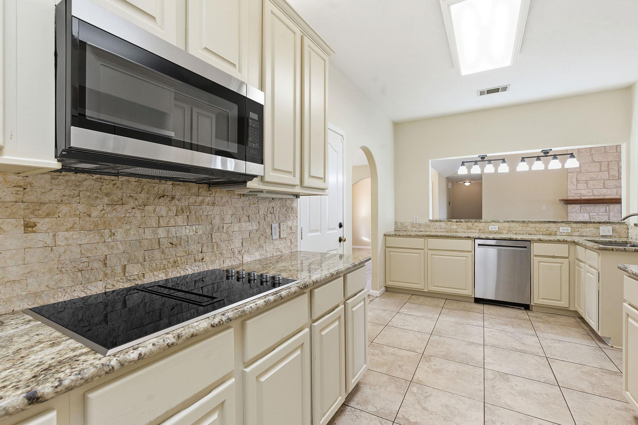 20531 Highland Lake Dr, Lago Vista, TX 78645