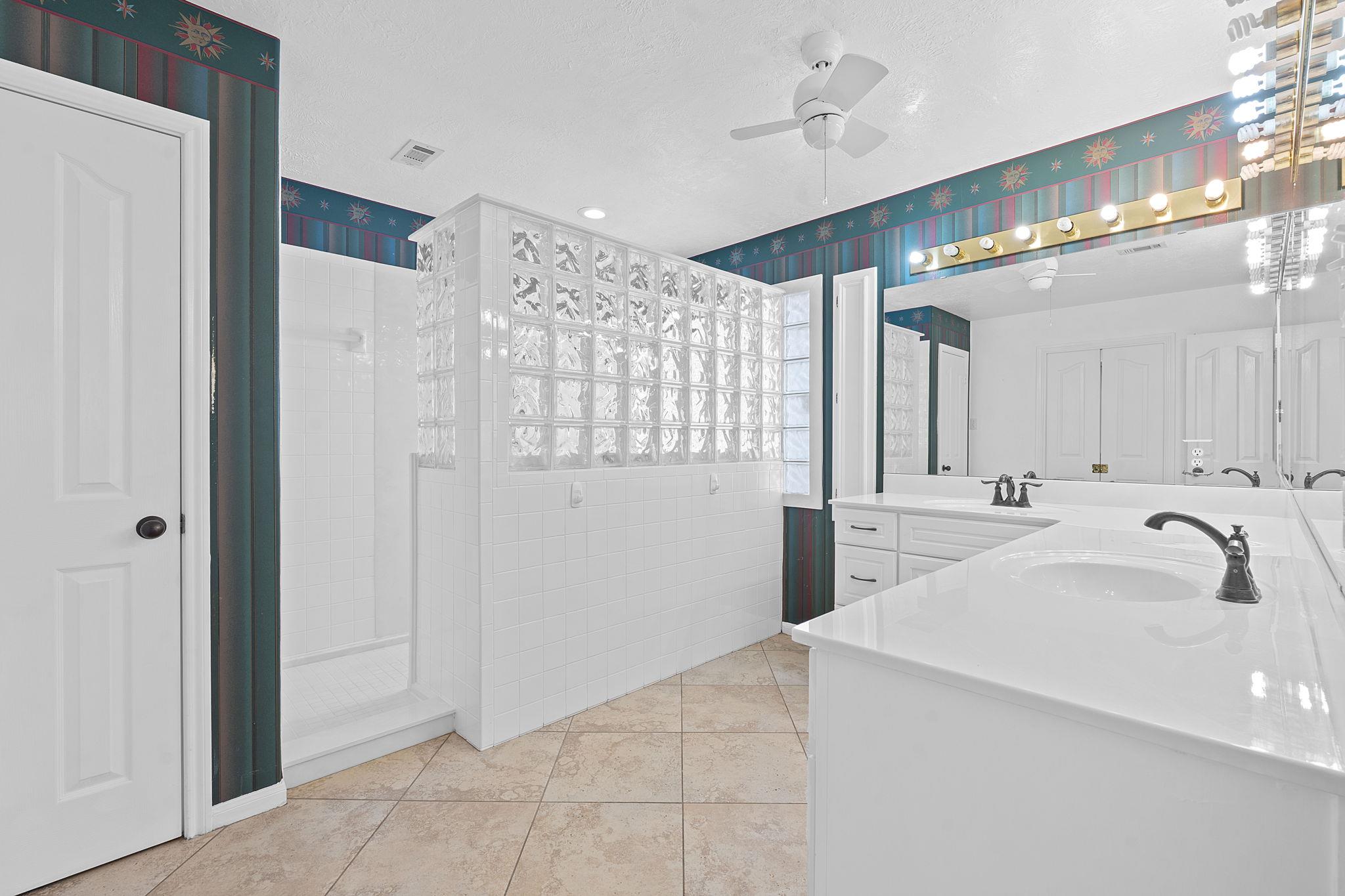 20531 Highland Lake Dr, Lago Vista, TX 78645