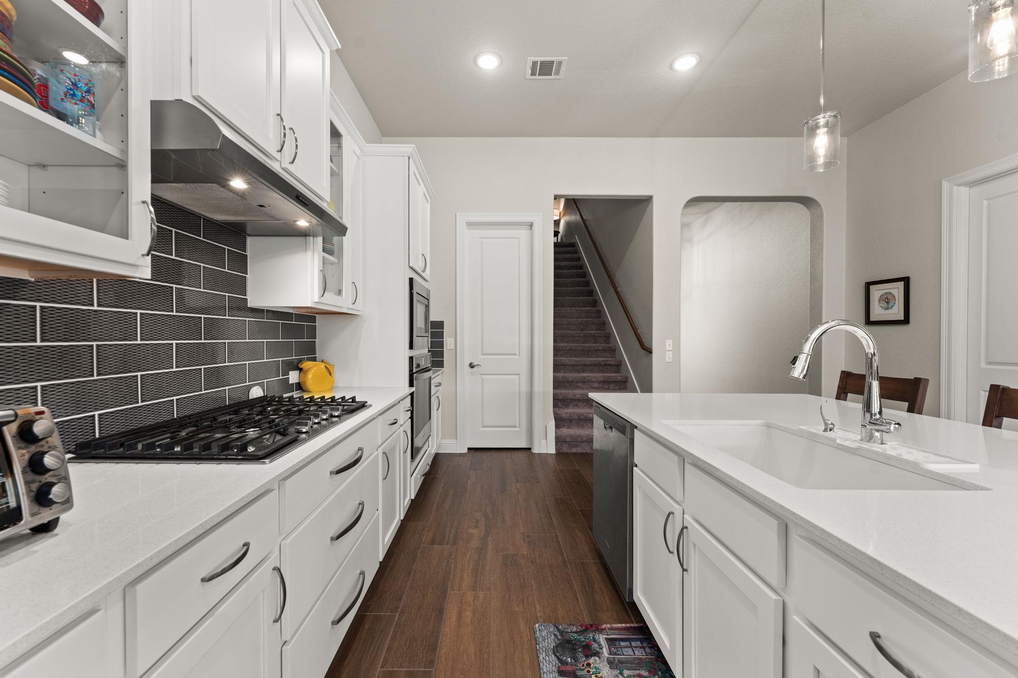 216 Gulfton St, Lakeway, TX 78738