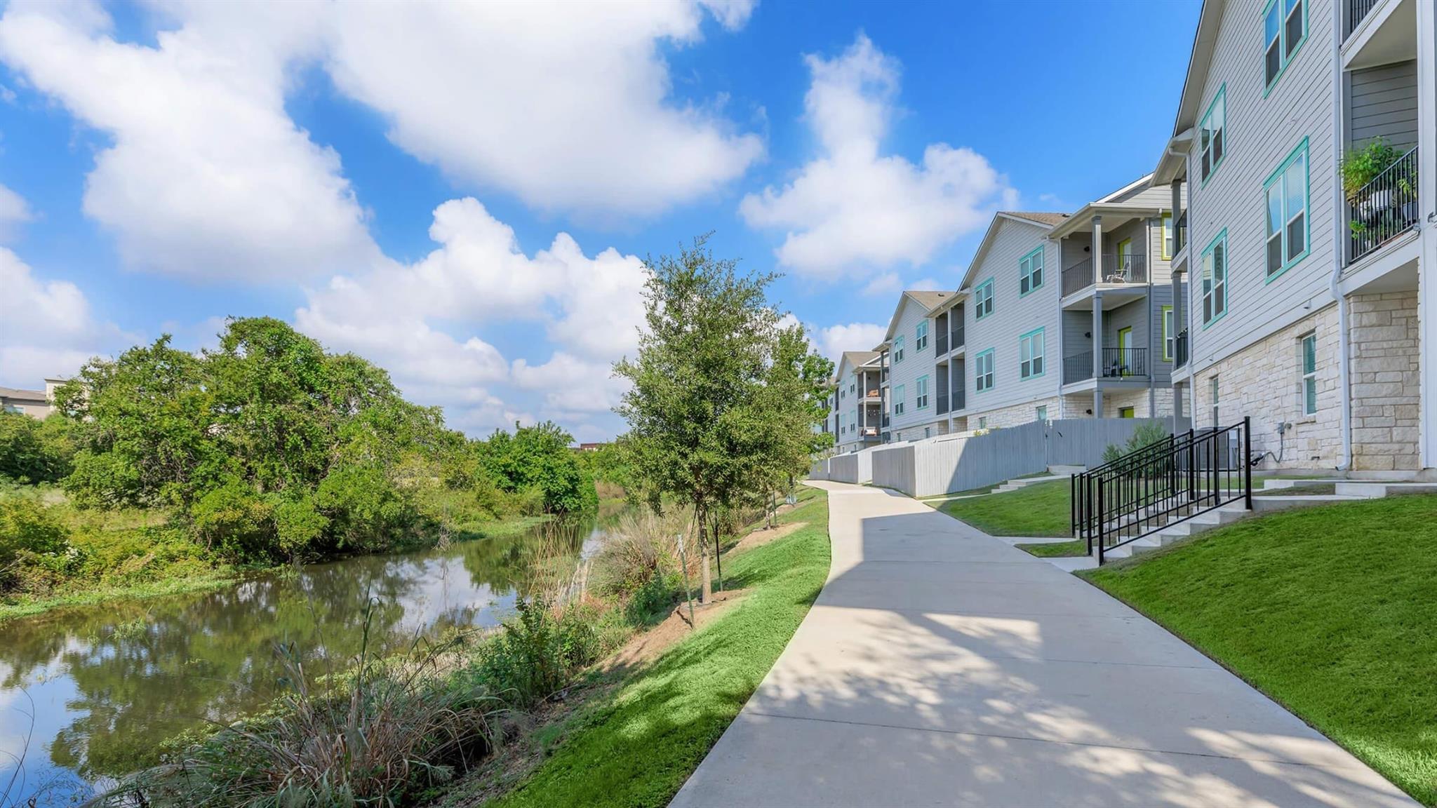 680 Naumann DR # APT, Leander, TX 78641