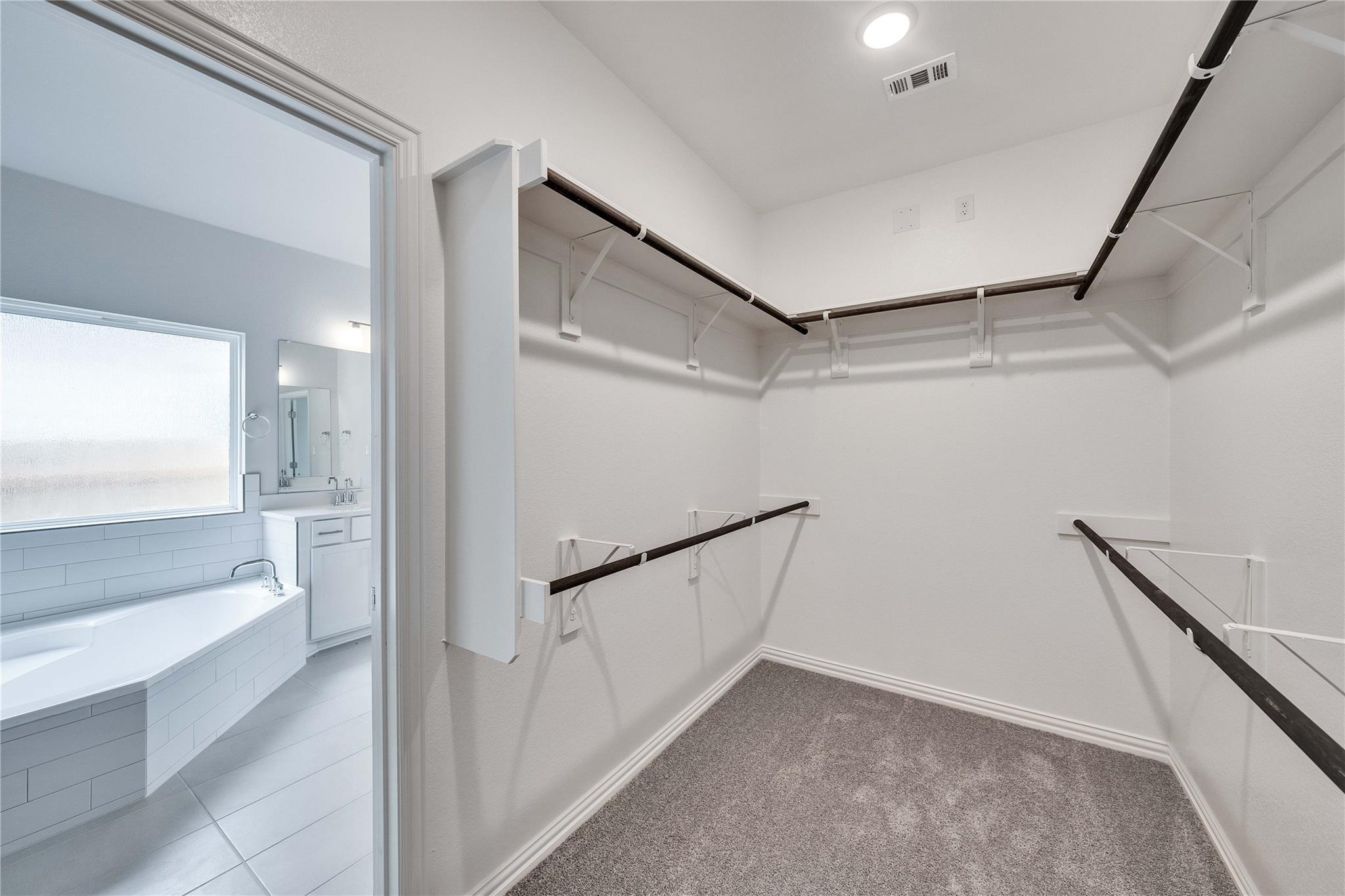 517 Teasley Dr, Taylor, TX 76574