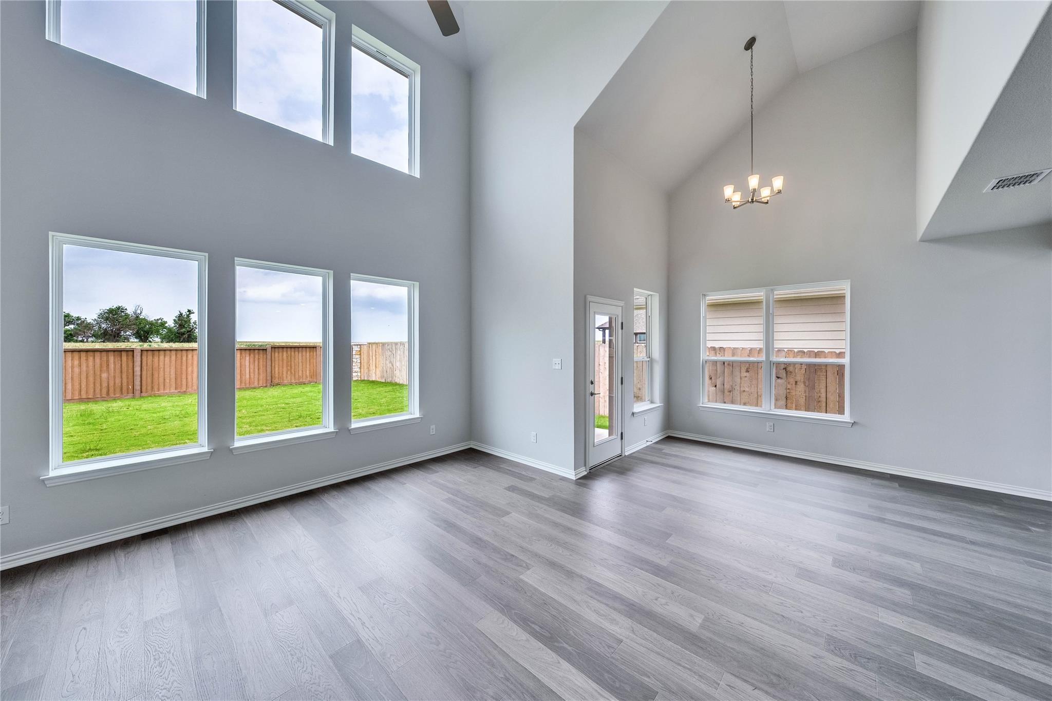 517 Teasley Dr, Taylor, TX 76574