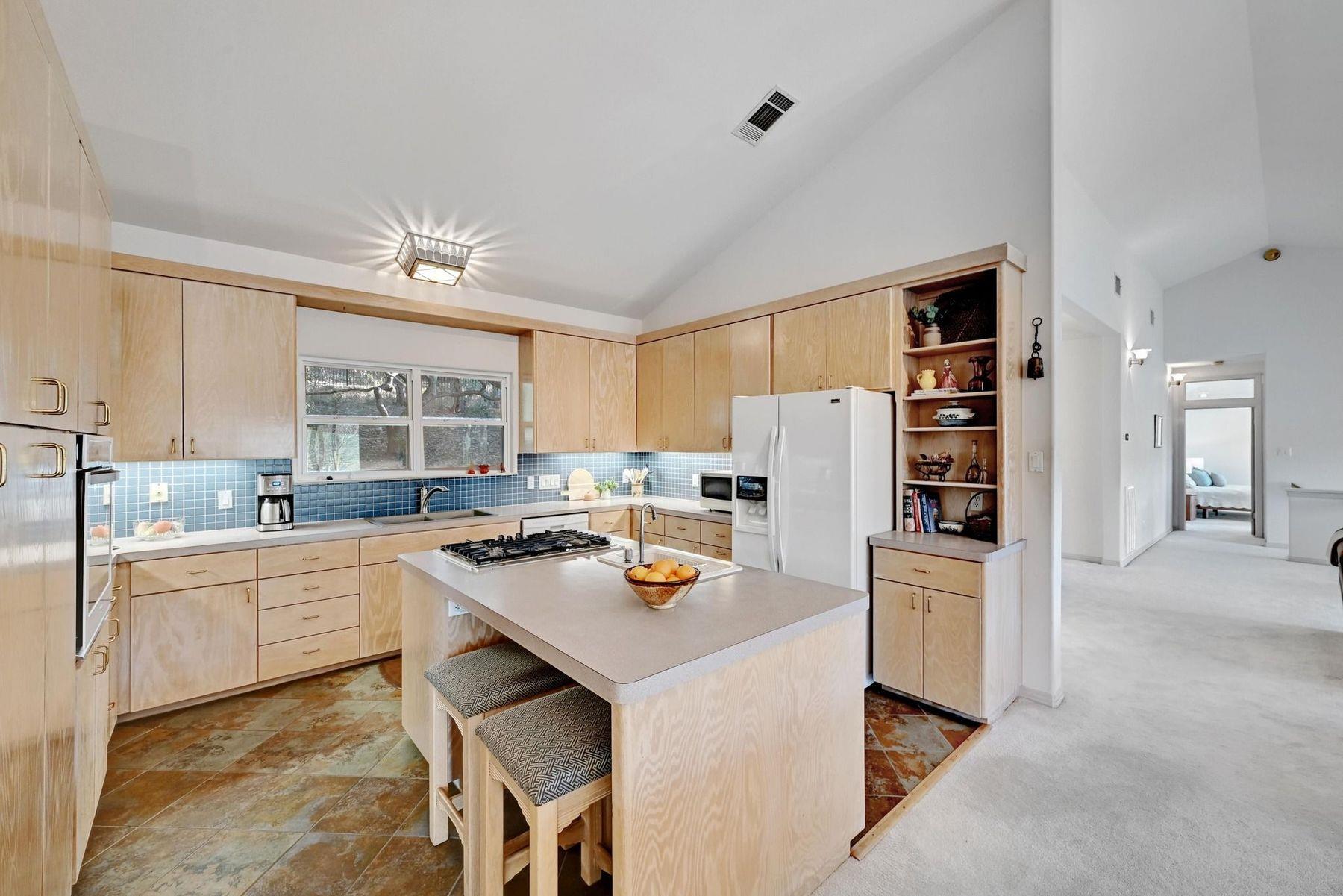 1004 Yaupon Valley Rd, West Lake Hills, TX 78746