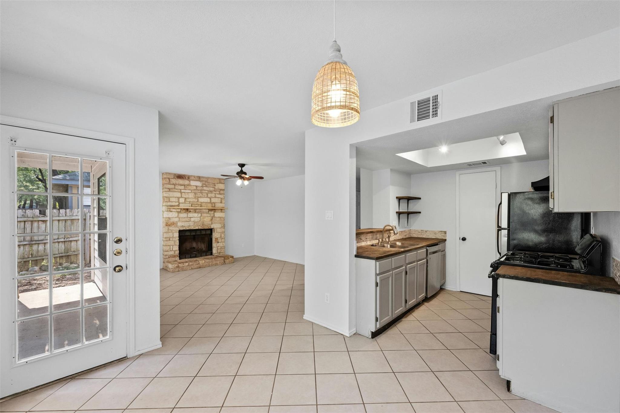 8102 W Tuscarora Trl, Austin, TX 78729