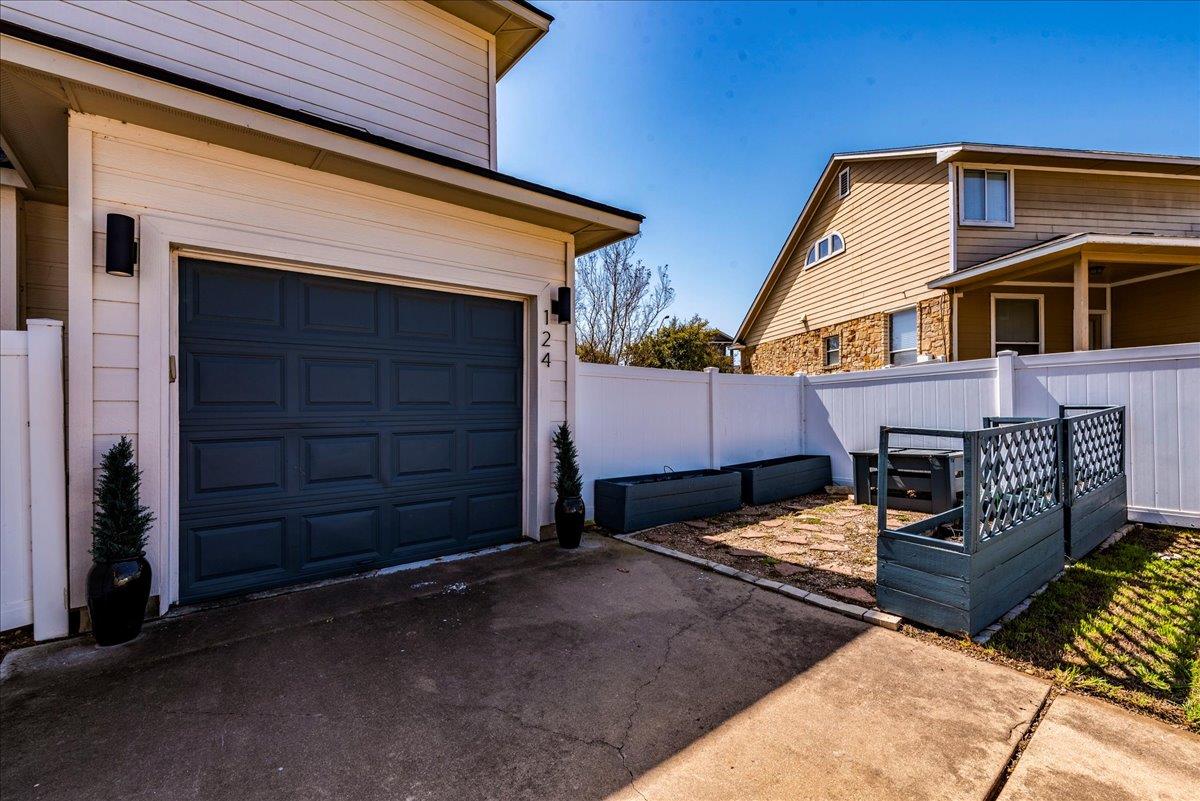 124 Lava Bed Dr, Pflugerville, TX 78660