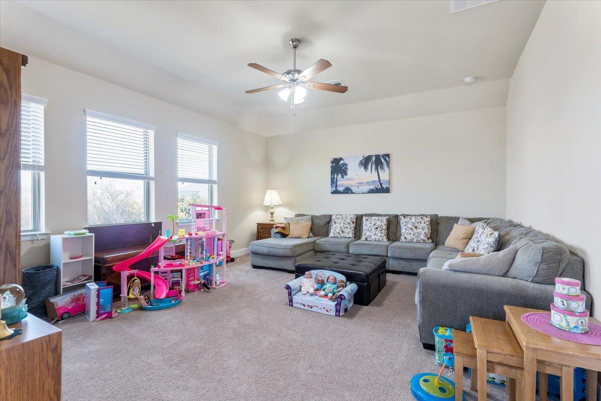 702 Old Settlers Dr, San Marcos, TX 78666