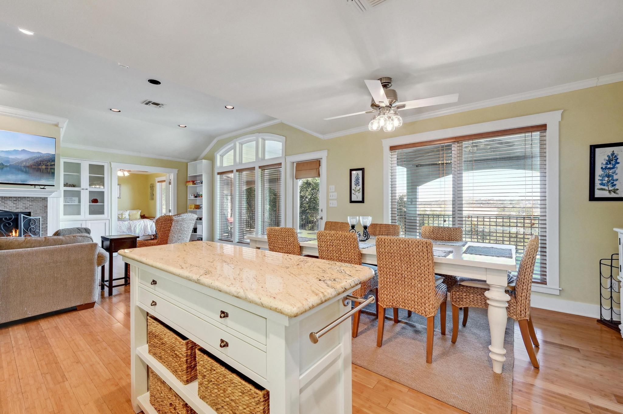 2106 Lakeshore Dr, Canyon Lake, TX 78133
