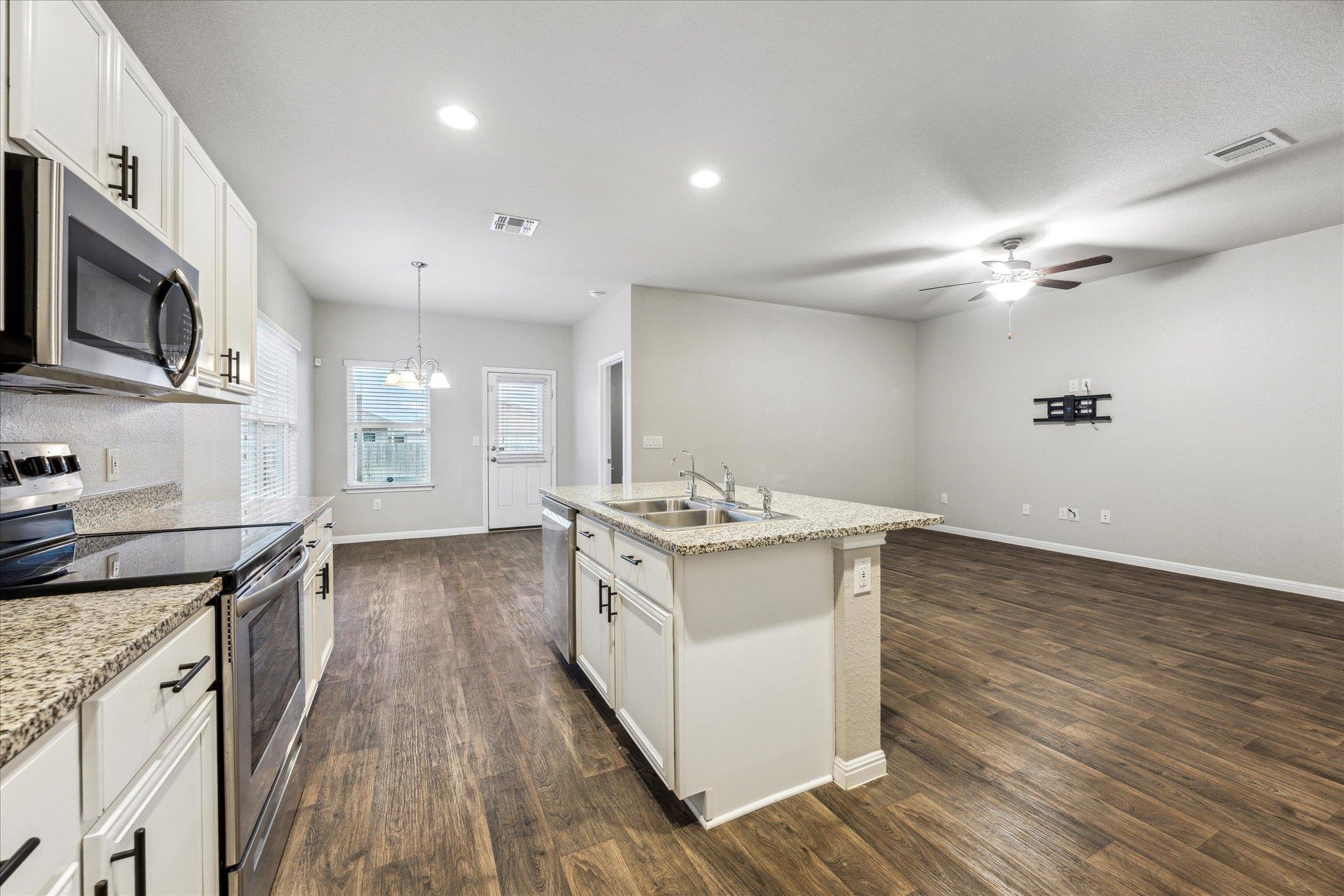 213 Freedom Park Ave, Liberty Hill, TX 78642