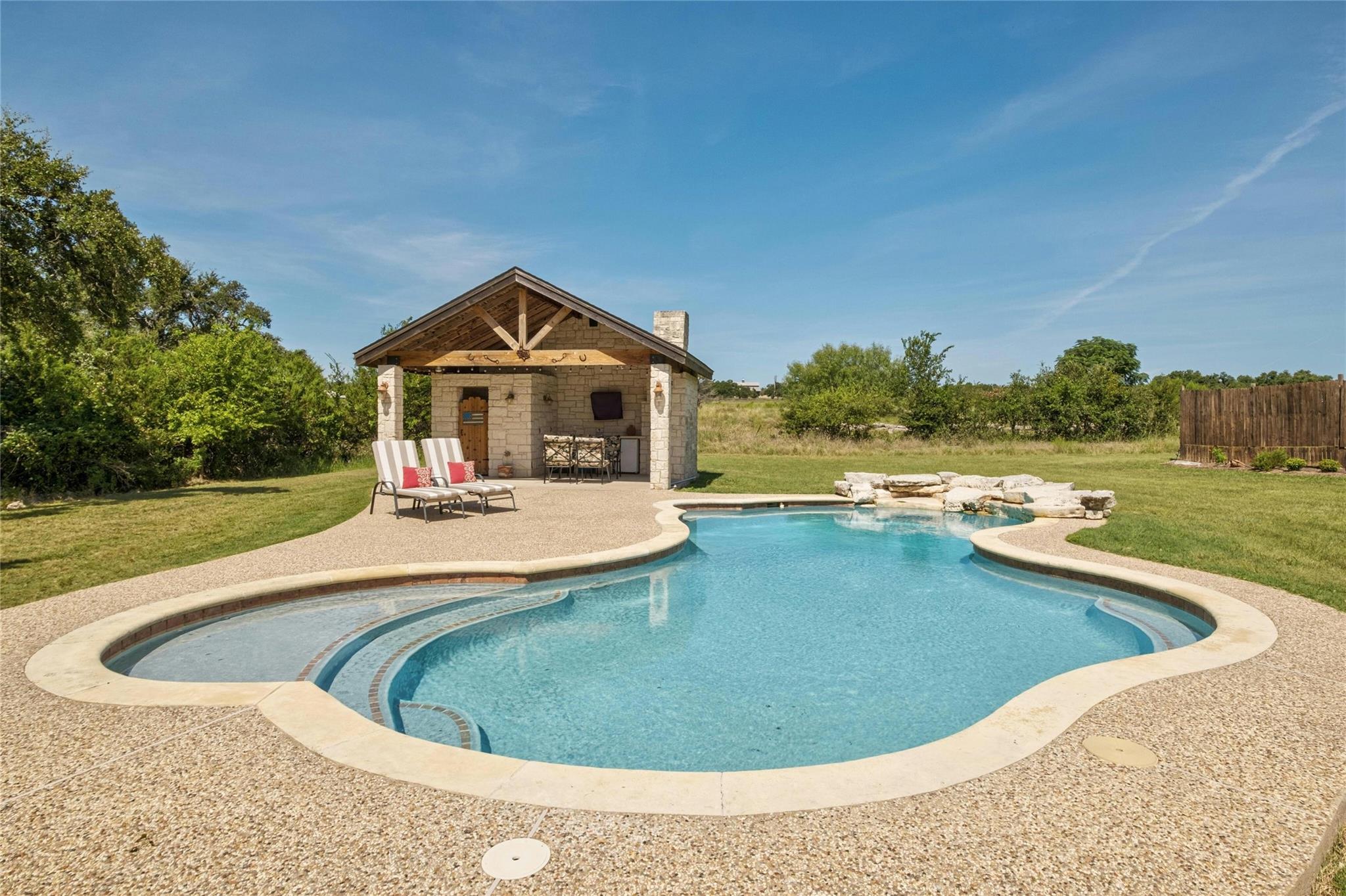 201 Cattle Trail Dr, Dripping Springs, TX 78620