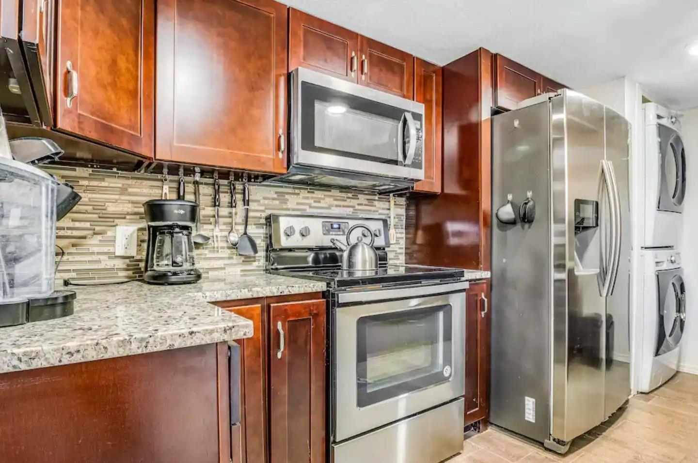 1 Crystal Springs Court Ct # H, The Hills, TX 78738