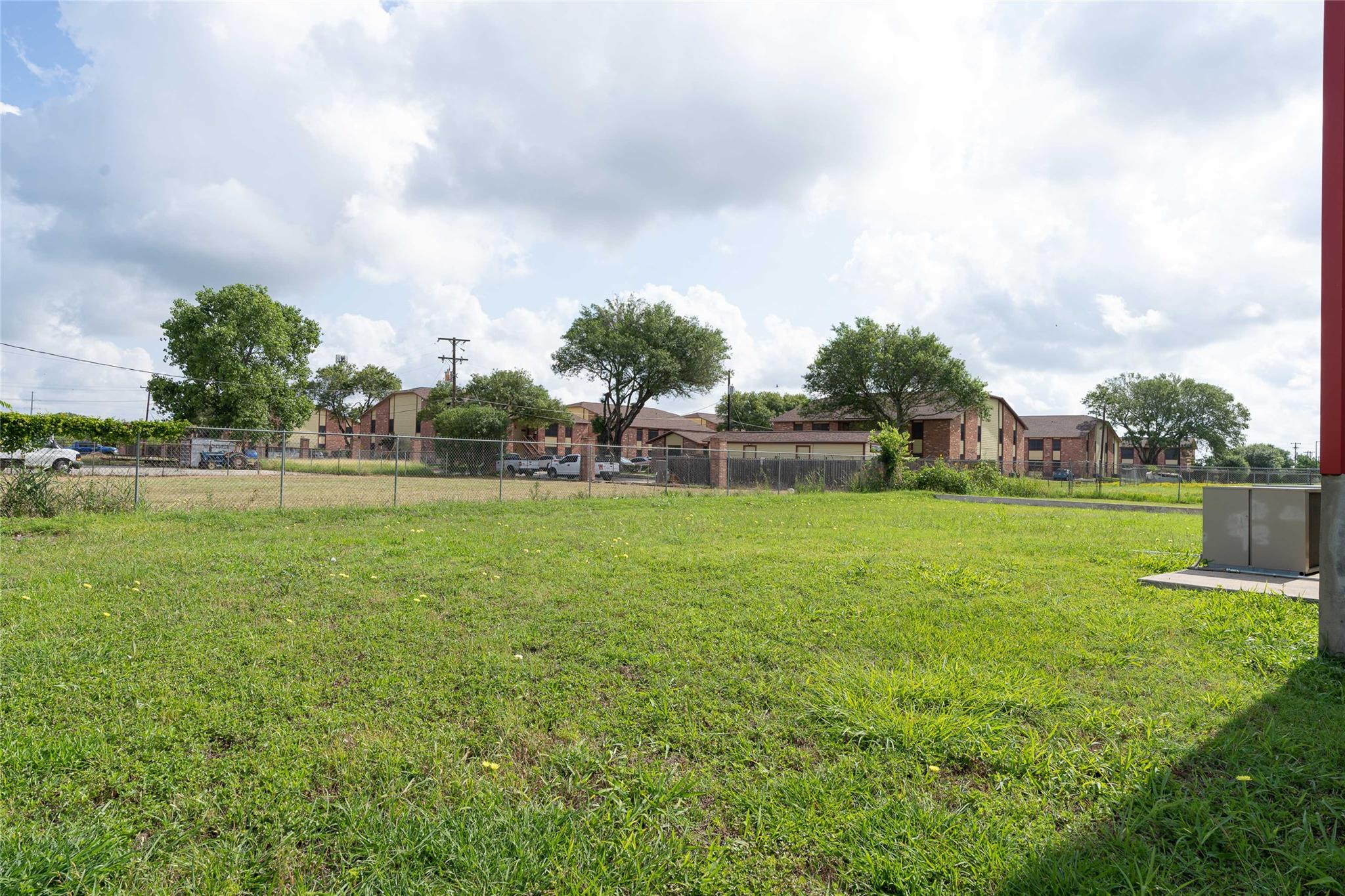 113 Bufkin Ln, Lockhart, TX 78644