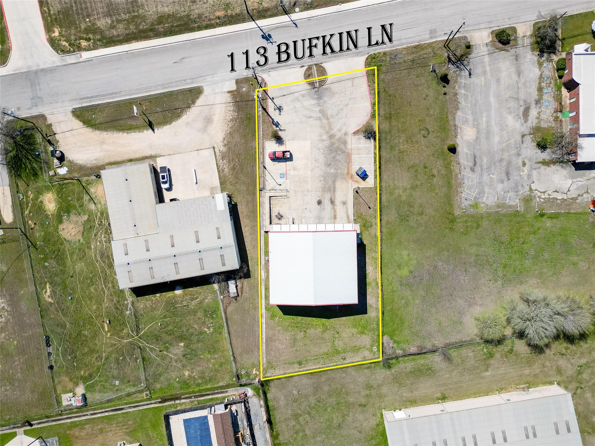 113 Bufkin Ln, Lockhart, TX 78644