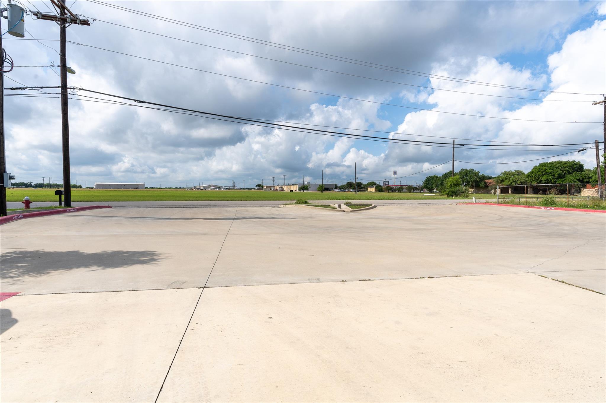 113 Bufkin Ln, Lockhart, TX 78644