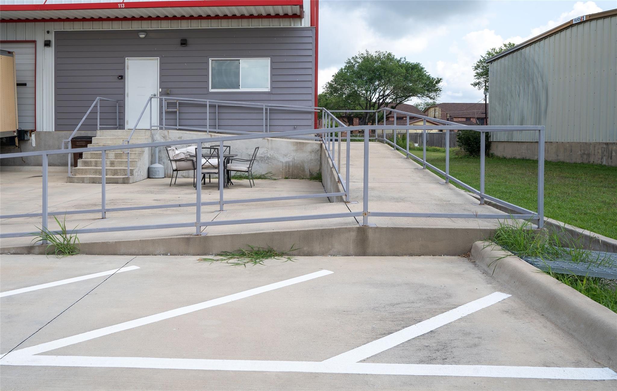 113 Bufkin Ln, Lockhart, TX 78644