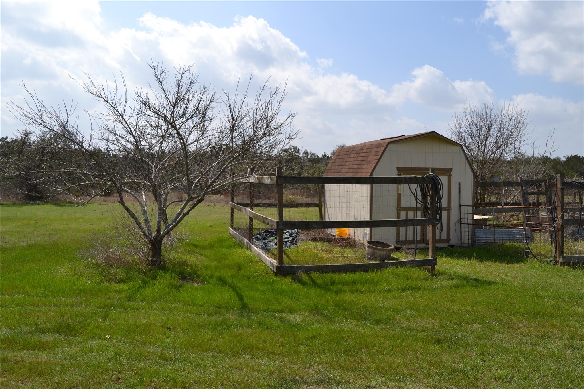 718 Post Oak Dr, Dripping Springs, TX 78620