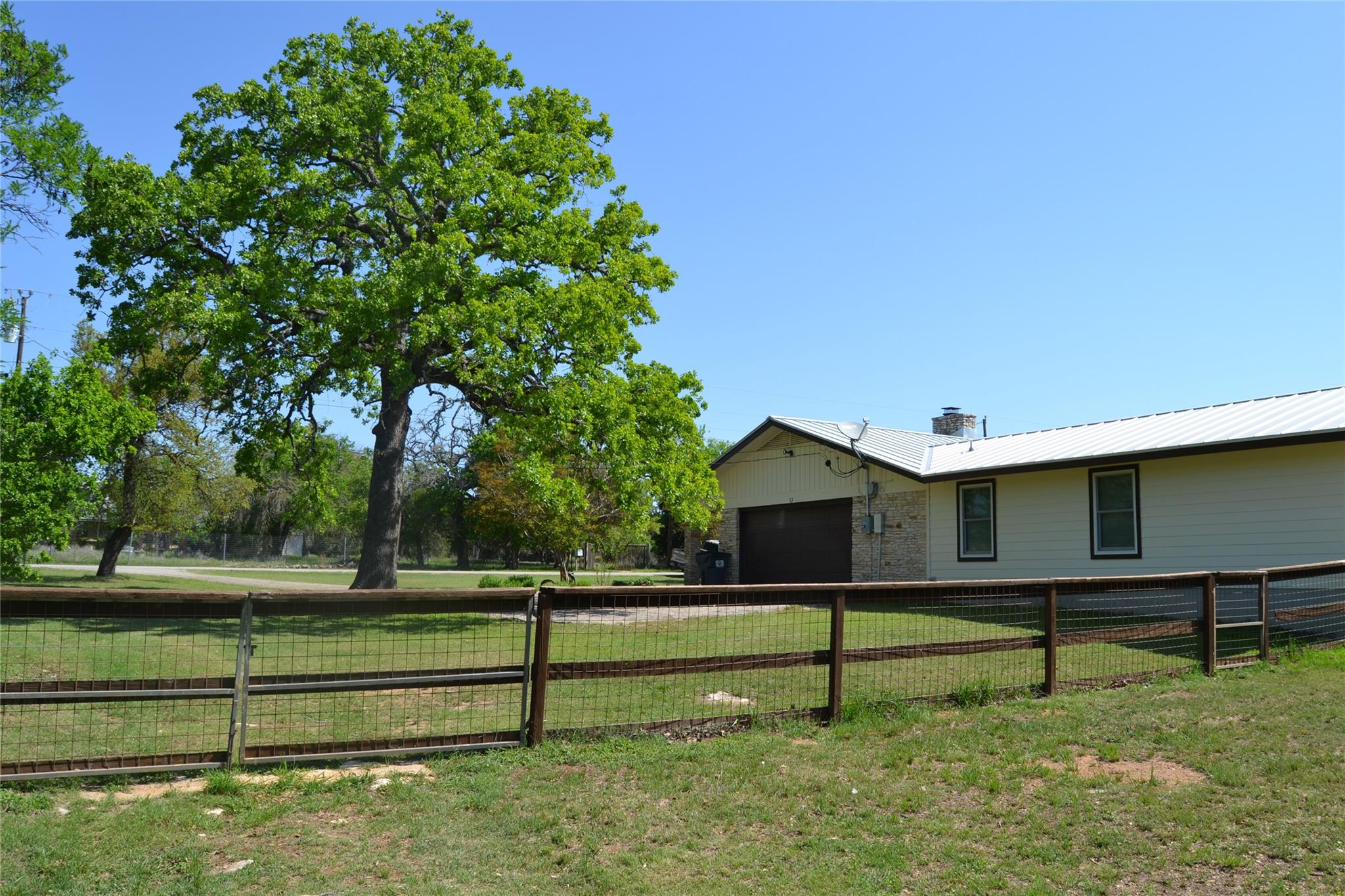 718 Post Oak Dr, Dripping Springs, TX 78620