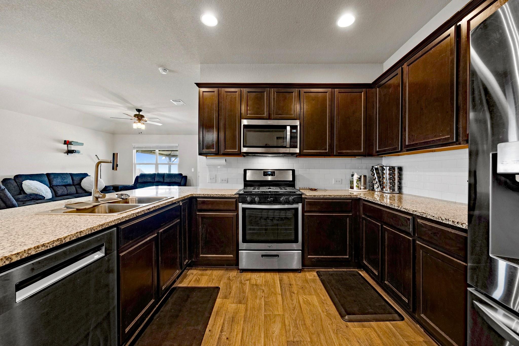 113 Rochester Ln, Hutto, TX 78634