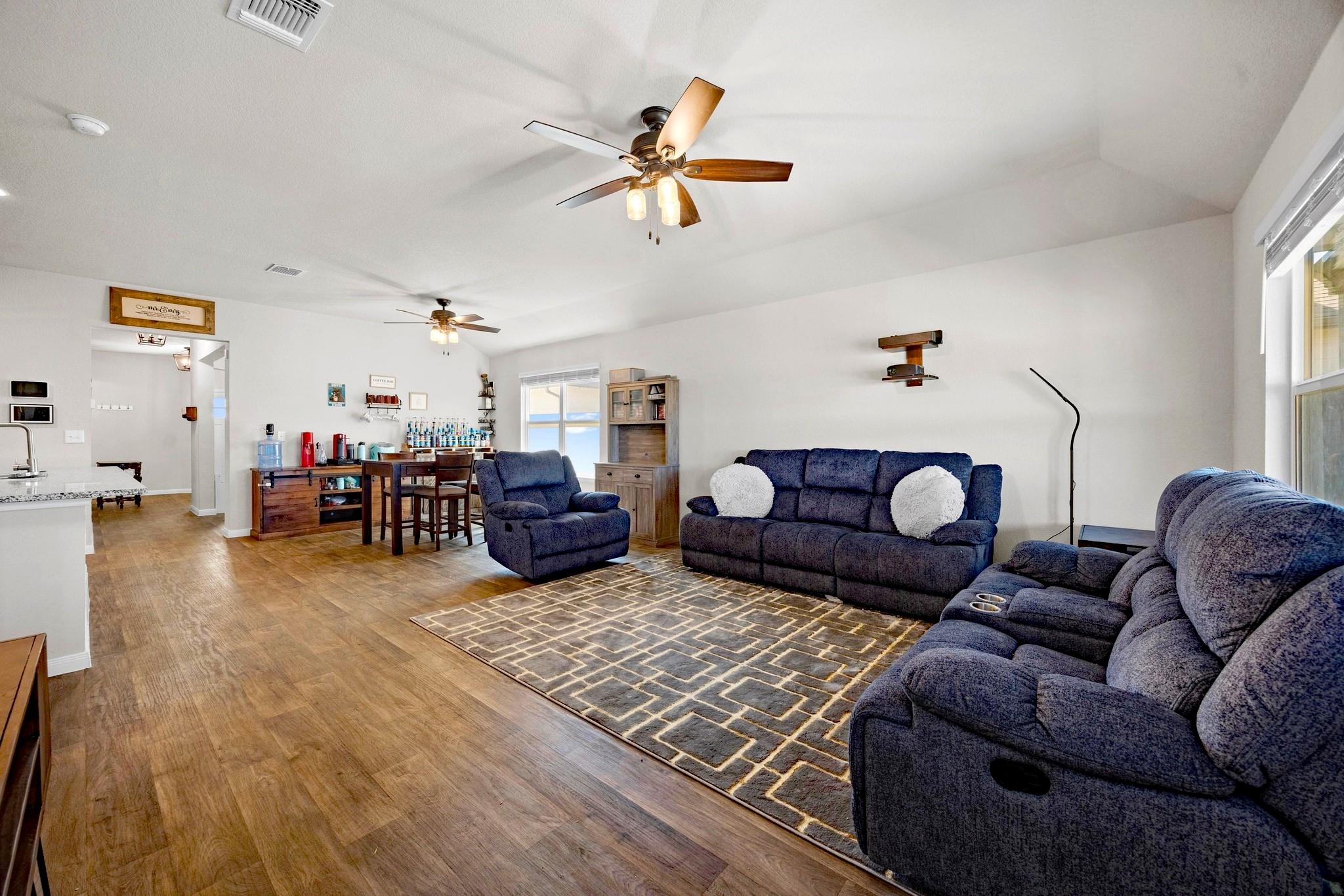 113 Rochester Ln, Hutto, TX 78634