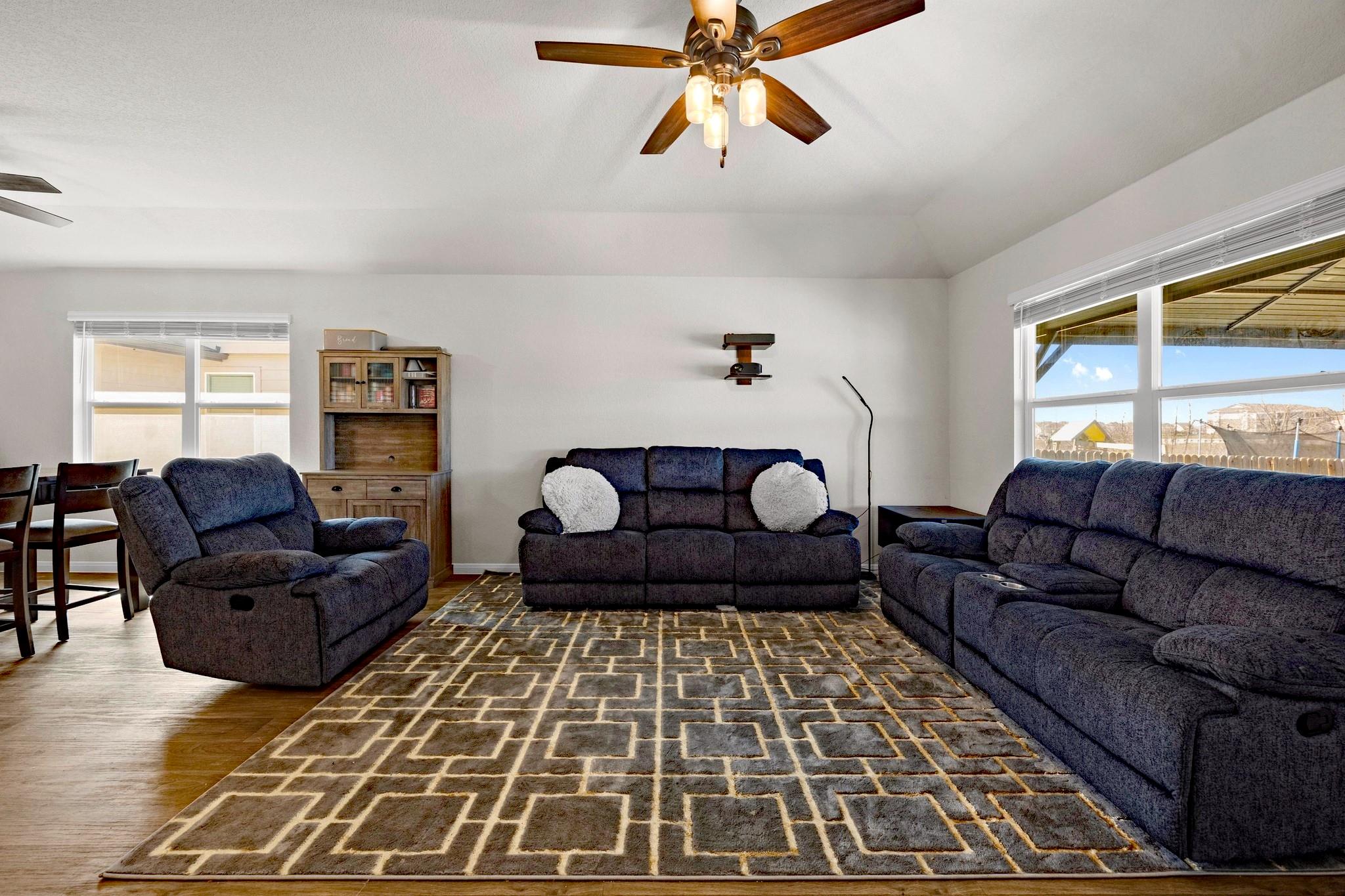 113 Rochester Ln, Hutto, TX 78634