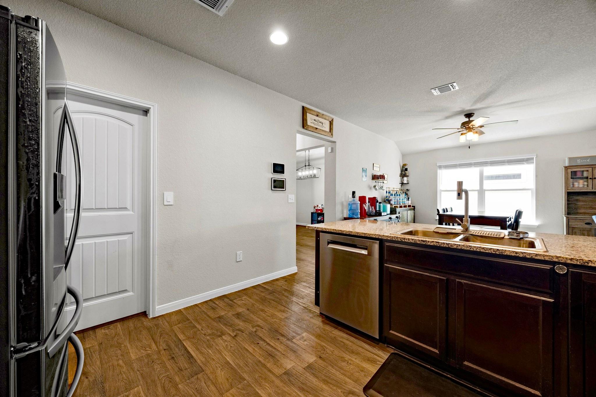 113 Rochester Ln, Hutto, TX 78634