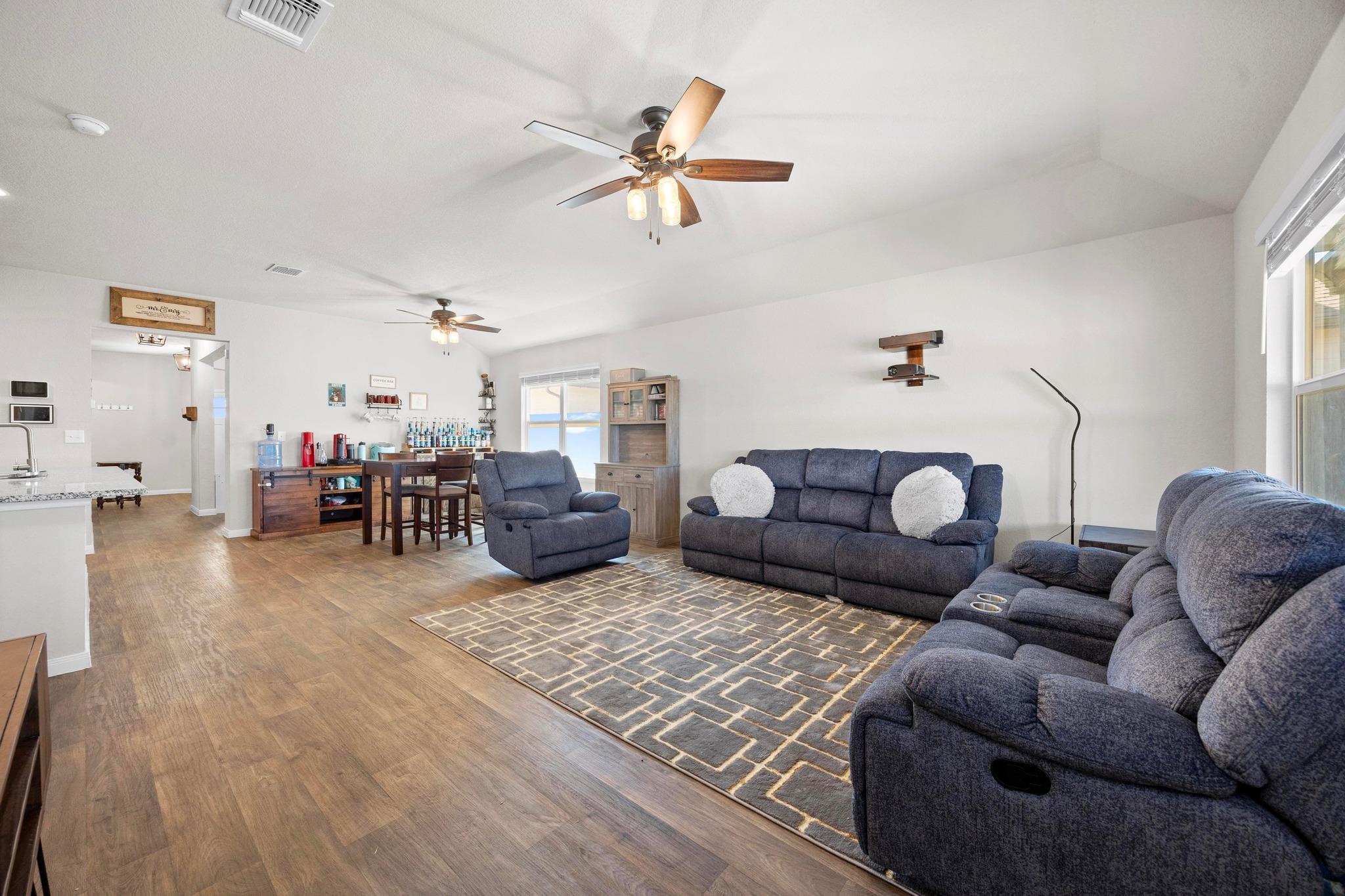 113 Rochester Ln, Hutto, TX 78634