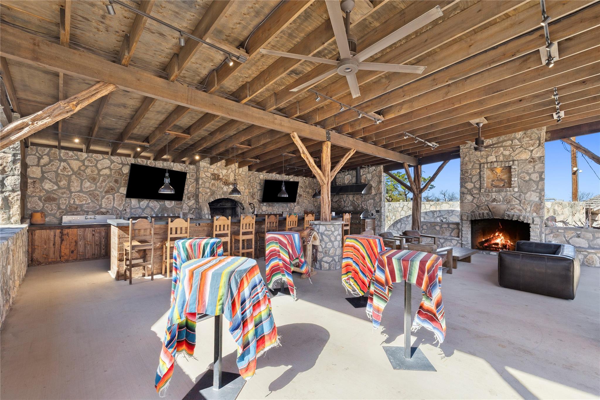 104 YO Ranch Road NW, Mountain Home, TX 78058