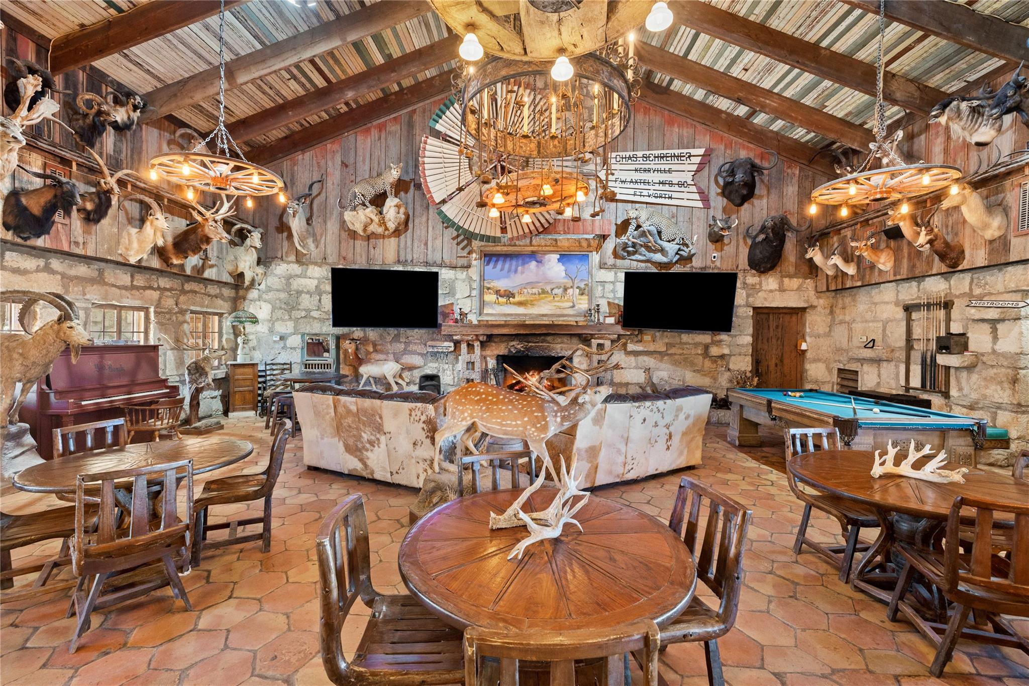 104 YO Ranch Road NW, Mountain Home, TX 78058