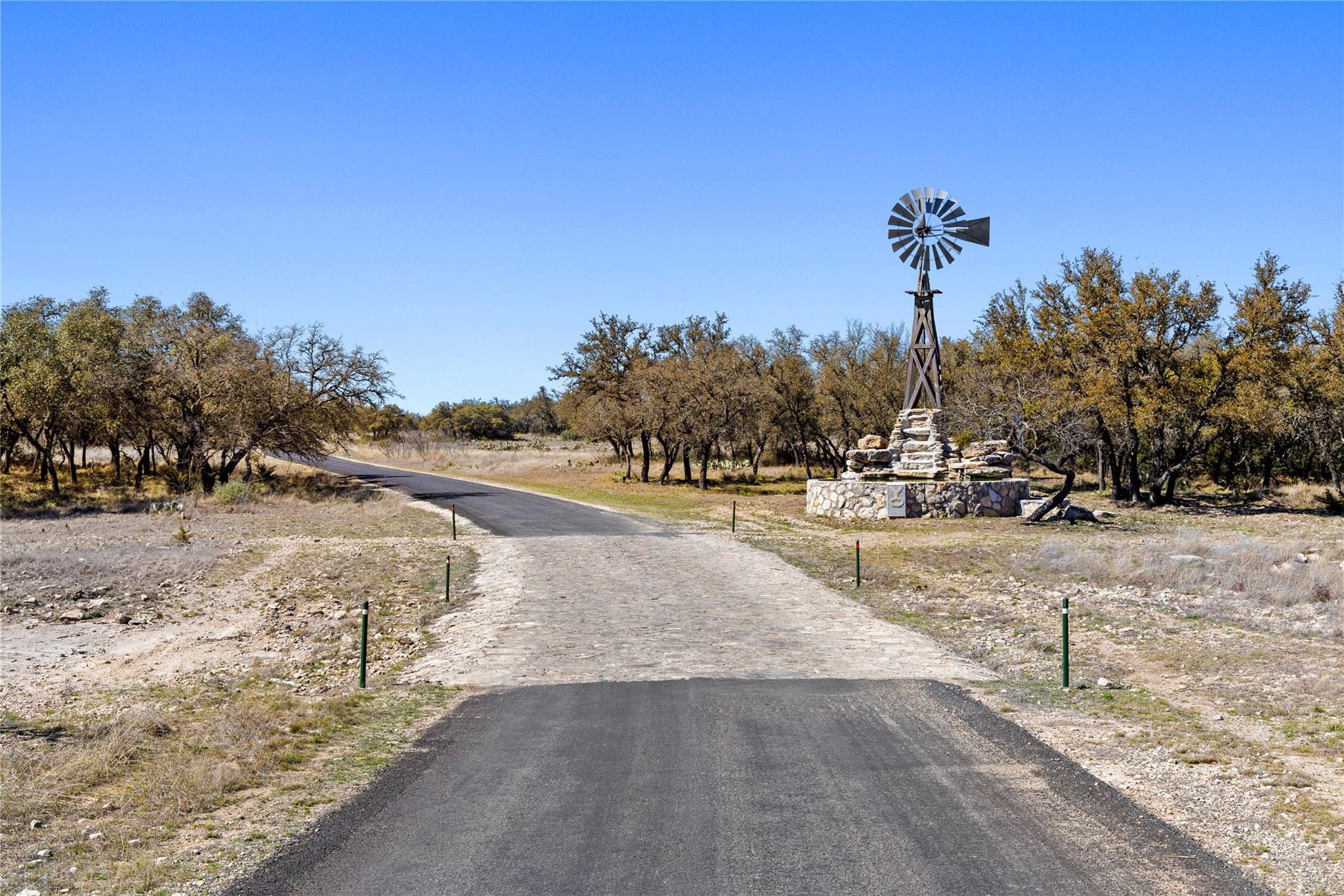 104 YO Ranch Road NW, Mountain Home, TX 78058