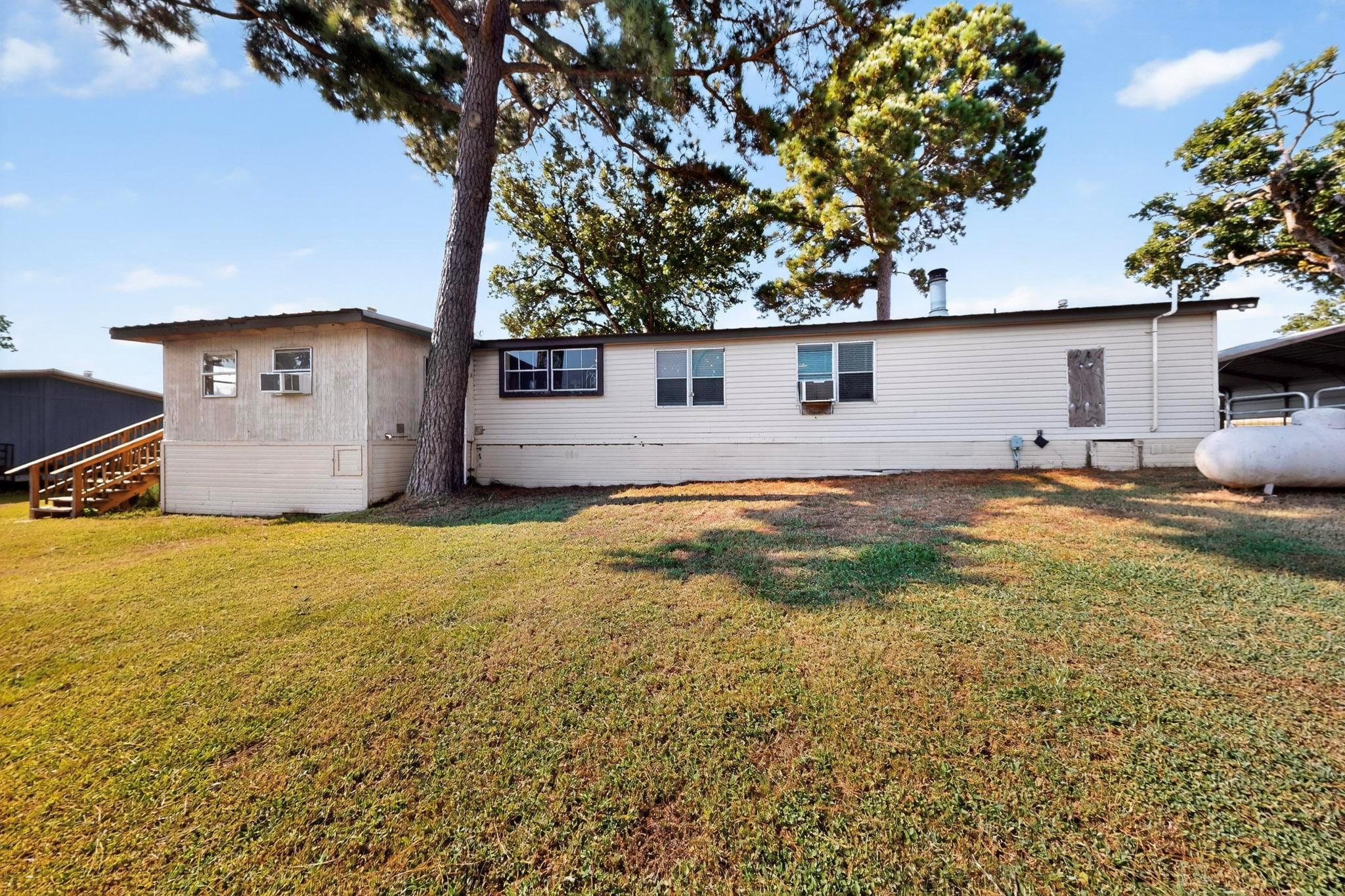 132 Cherokee Cir, Smithville, TX 78957