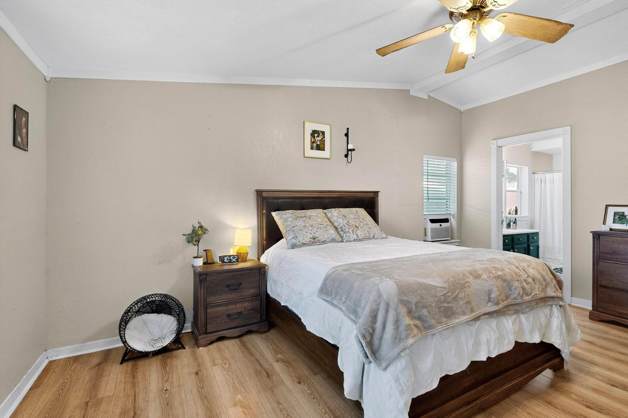 132 Cherokee Cir, Smithville, TX 78957