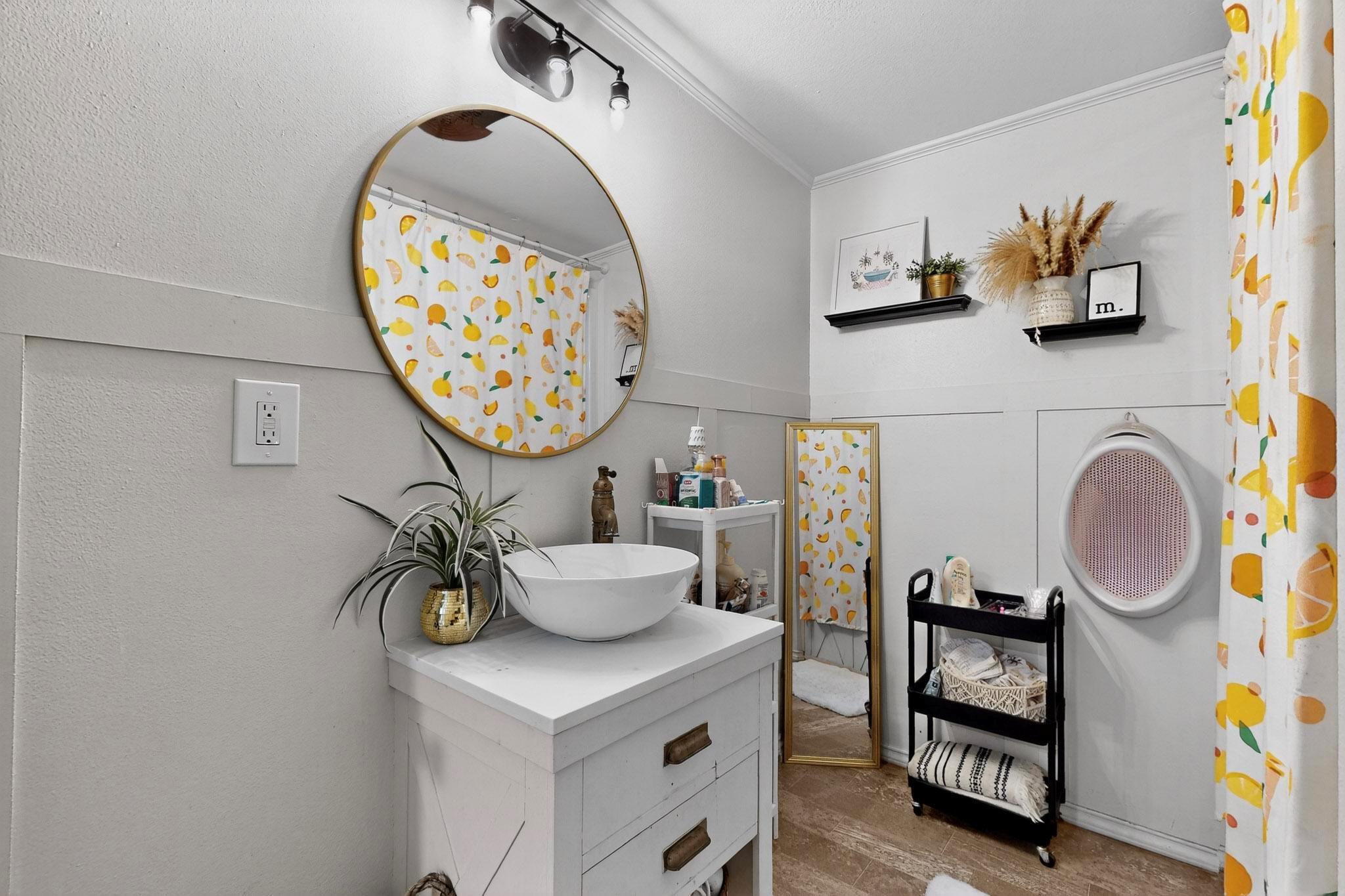 132 Cherokee Cir, Smithville, TX 78957