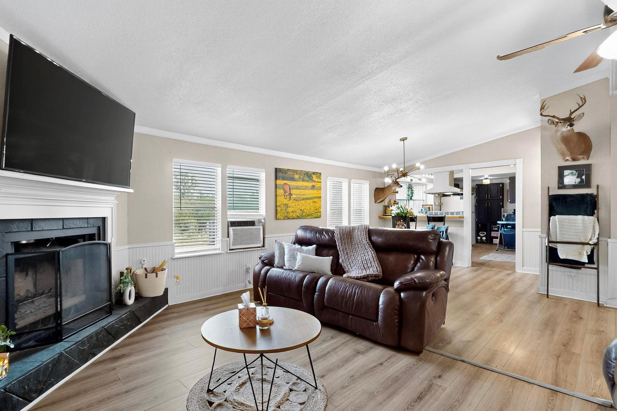 132 Cherokee Cir, Smithville, TX 78957