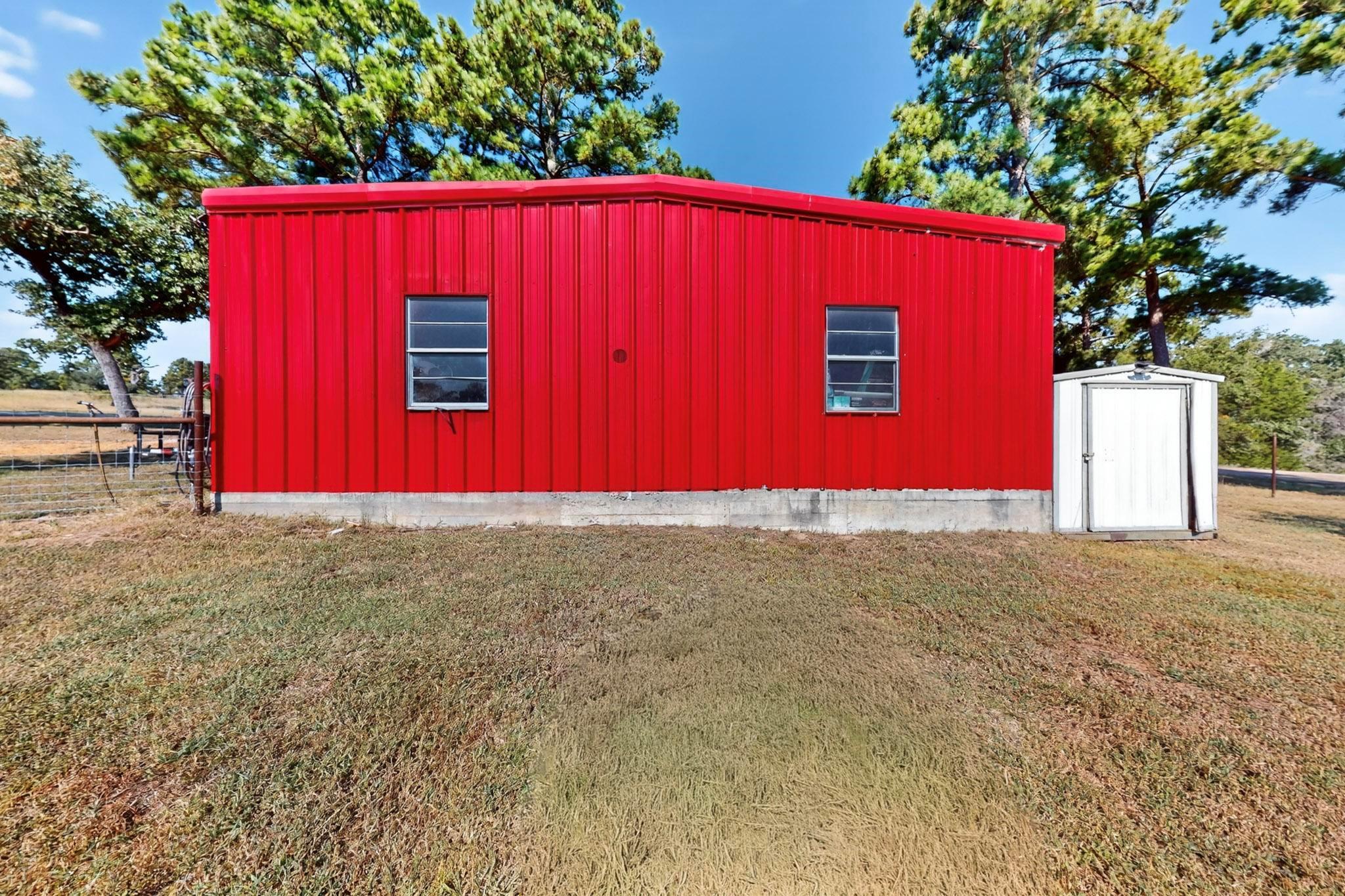 132 Cherokee Cir, Smithville, TX 78957