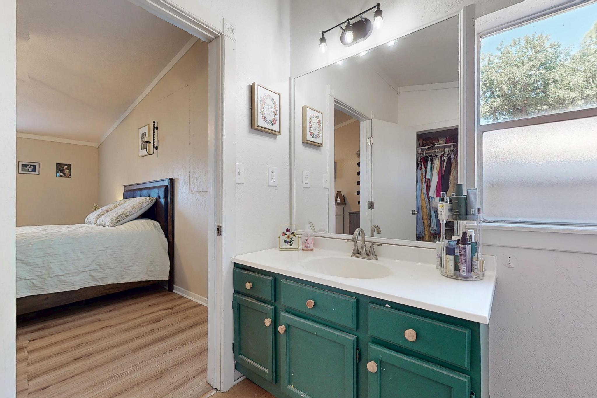 132 Cherokee Cir, Smithville, TX 78957